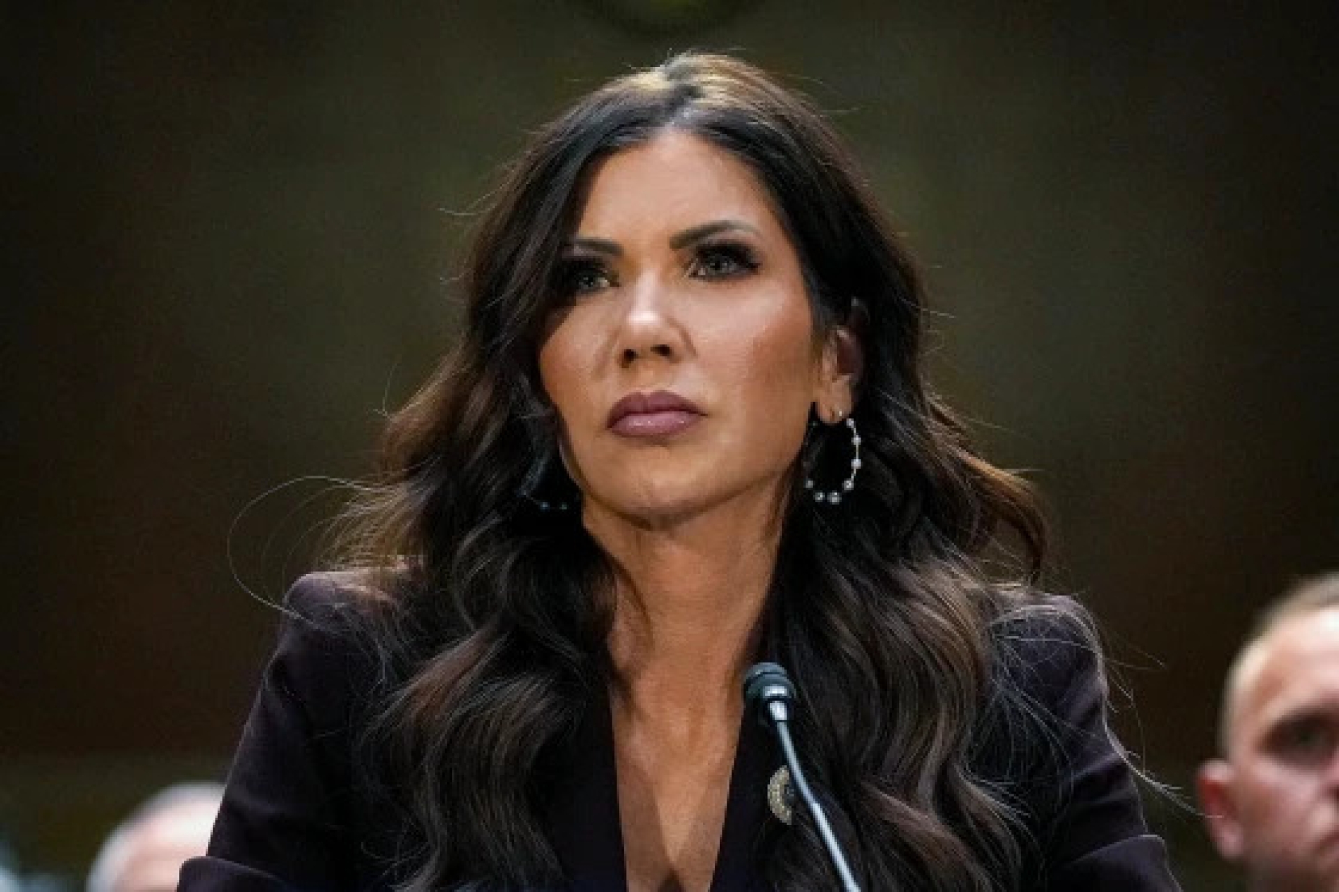 Trump reemplaza a Kristi Noem en Seguridad Nacional por Markwayne Mullin