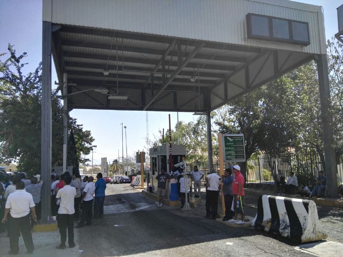 Liberan vecinos de Xochitepec caseta de peaje