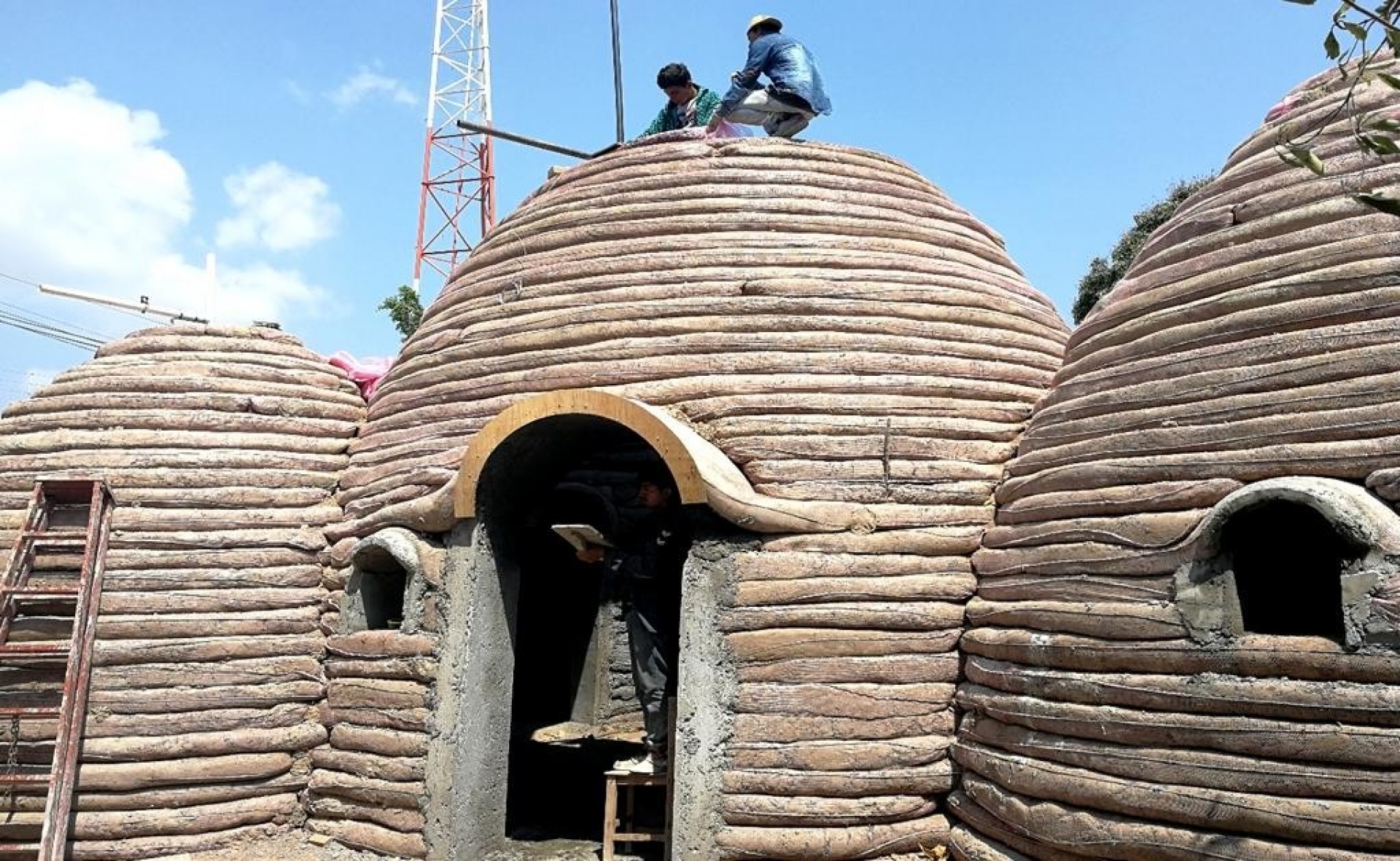 Estas casas de arcilla y cal con forma de panal podrían soportar un sismo de hasta 10 grados