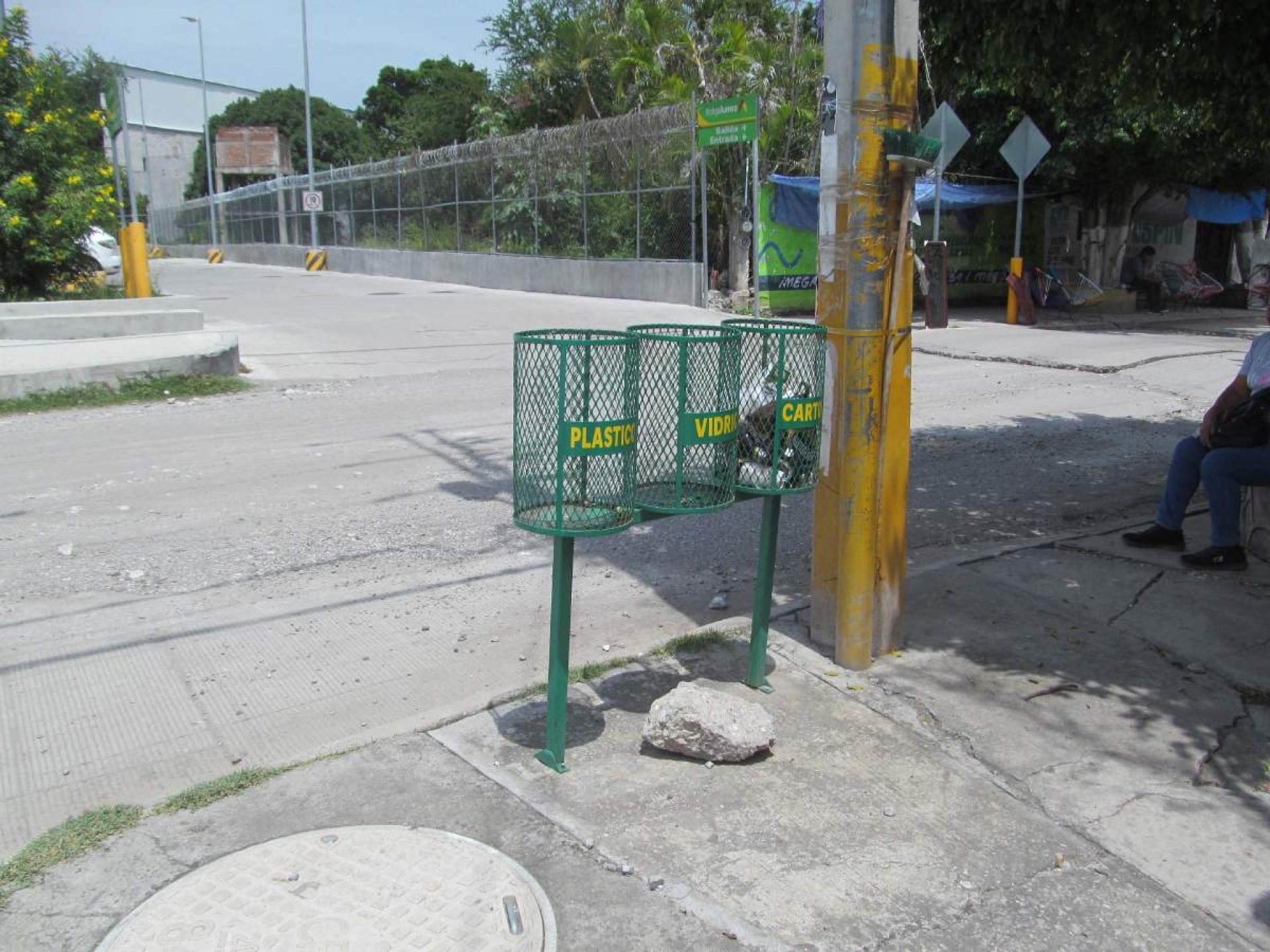 Por falta de civismo, retiran botes de basura en Tehuixtla