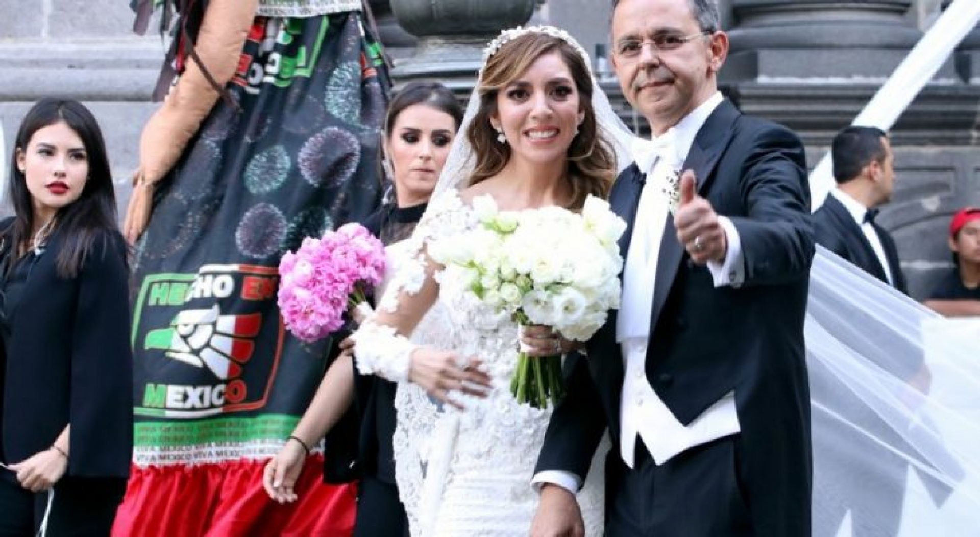 Boda de próximo vocero de AMLO desata críticas, redes sociales aclaran: “No es funcionario público, es su dinero”