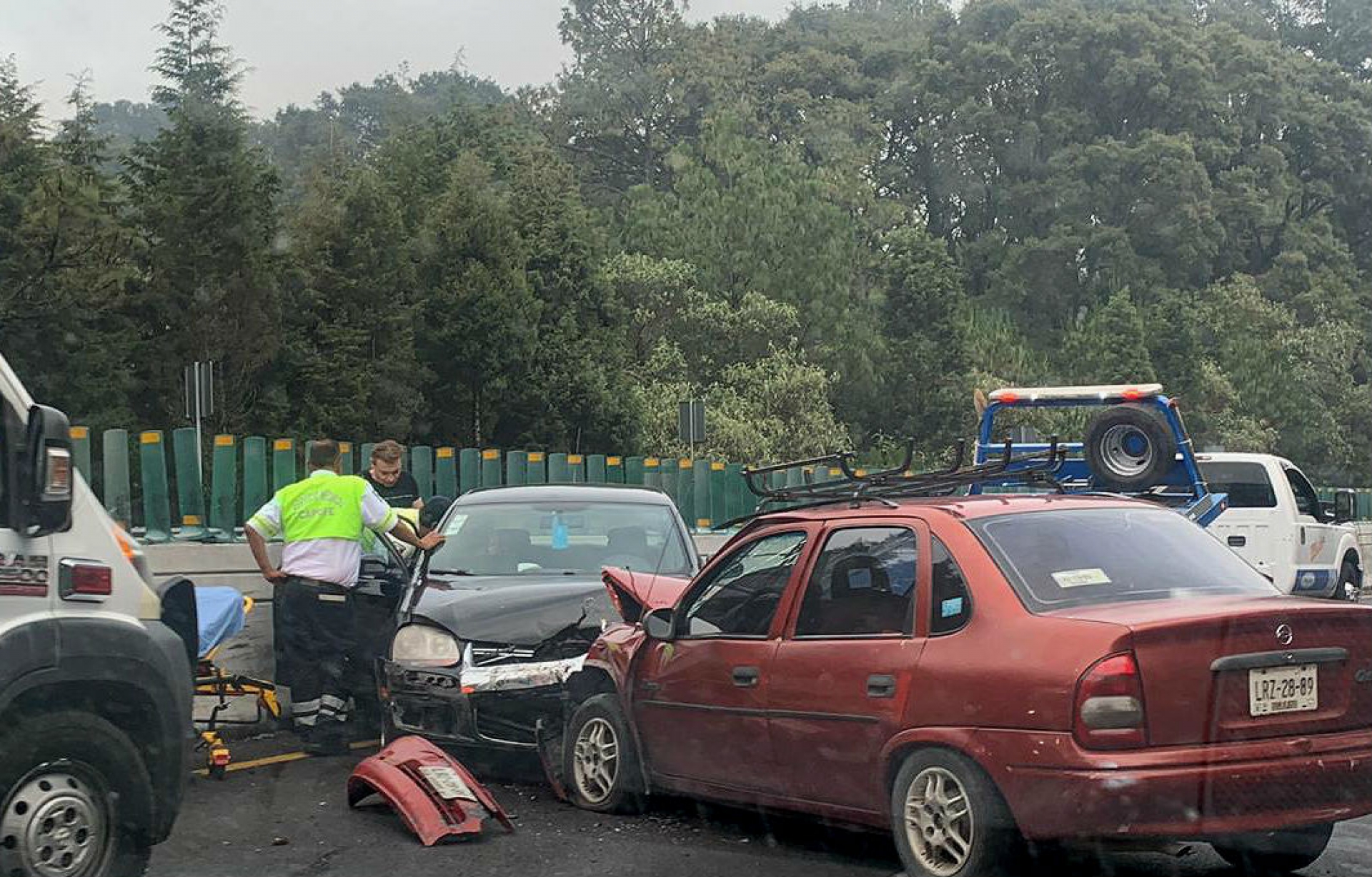 Se registra choque entre dos automóviles, en la autopista México-Cuernavaca