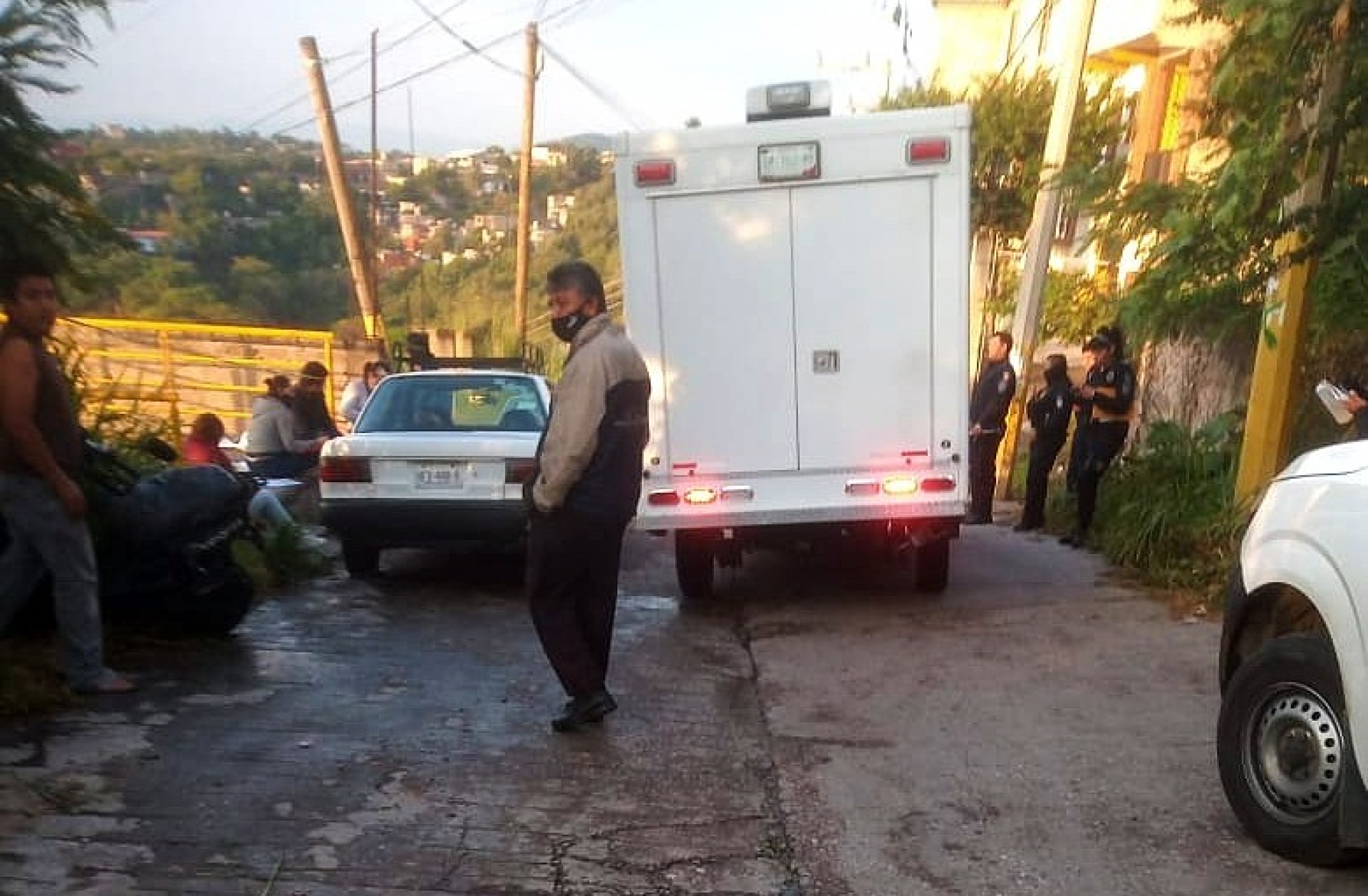 Encuentran el cadáver de un hombre en una calle en Lomas de Acatlipa