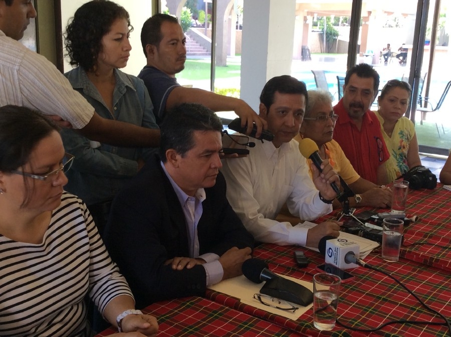 Reinstalan a Abdón Toledo Hernández como alcalde de Zacatepec