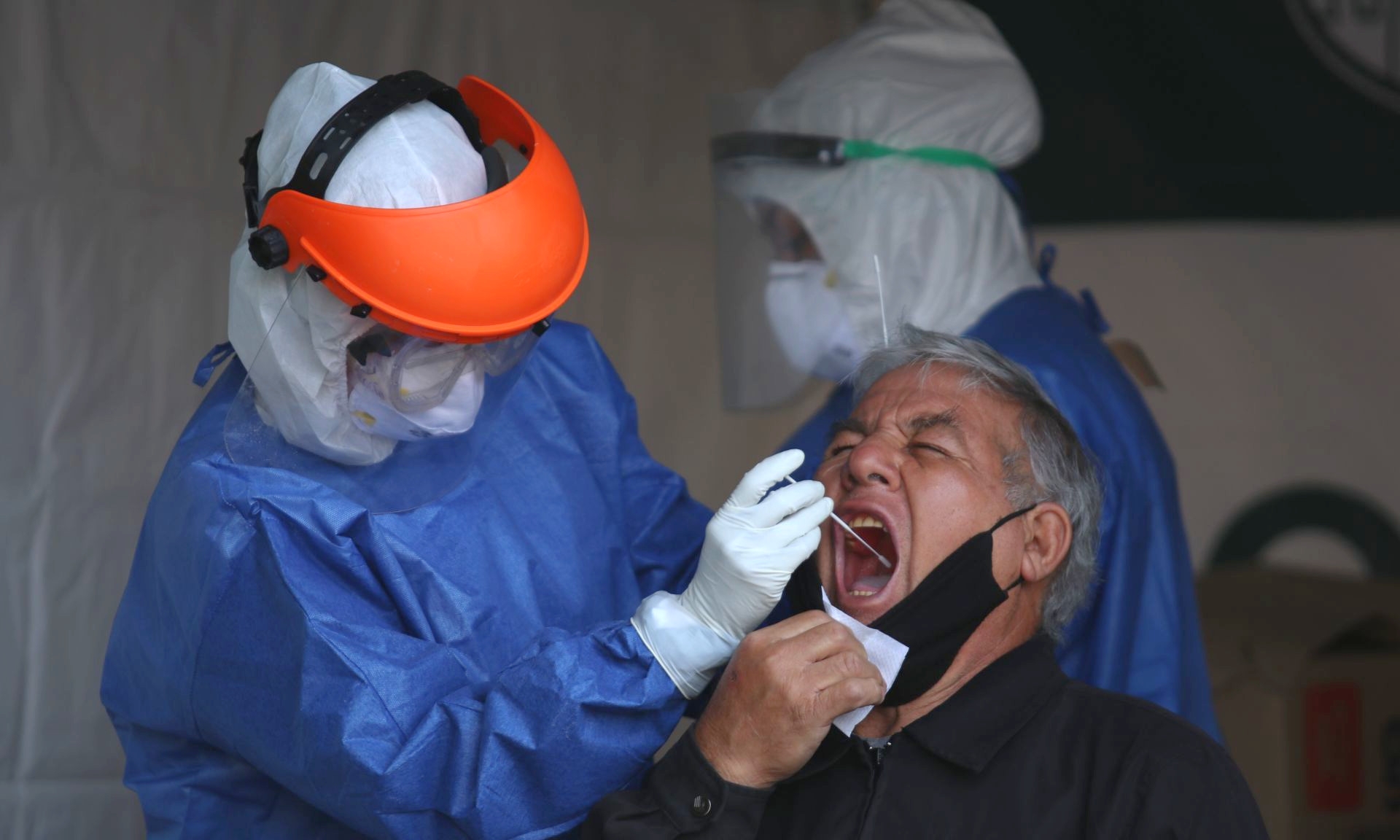 Hay reducción de la pandemia; sin embargo, hay 4 mil 960 casos en un día