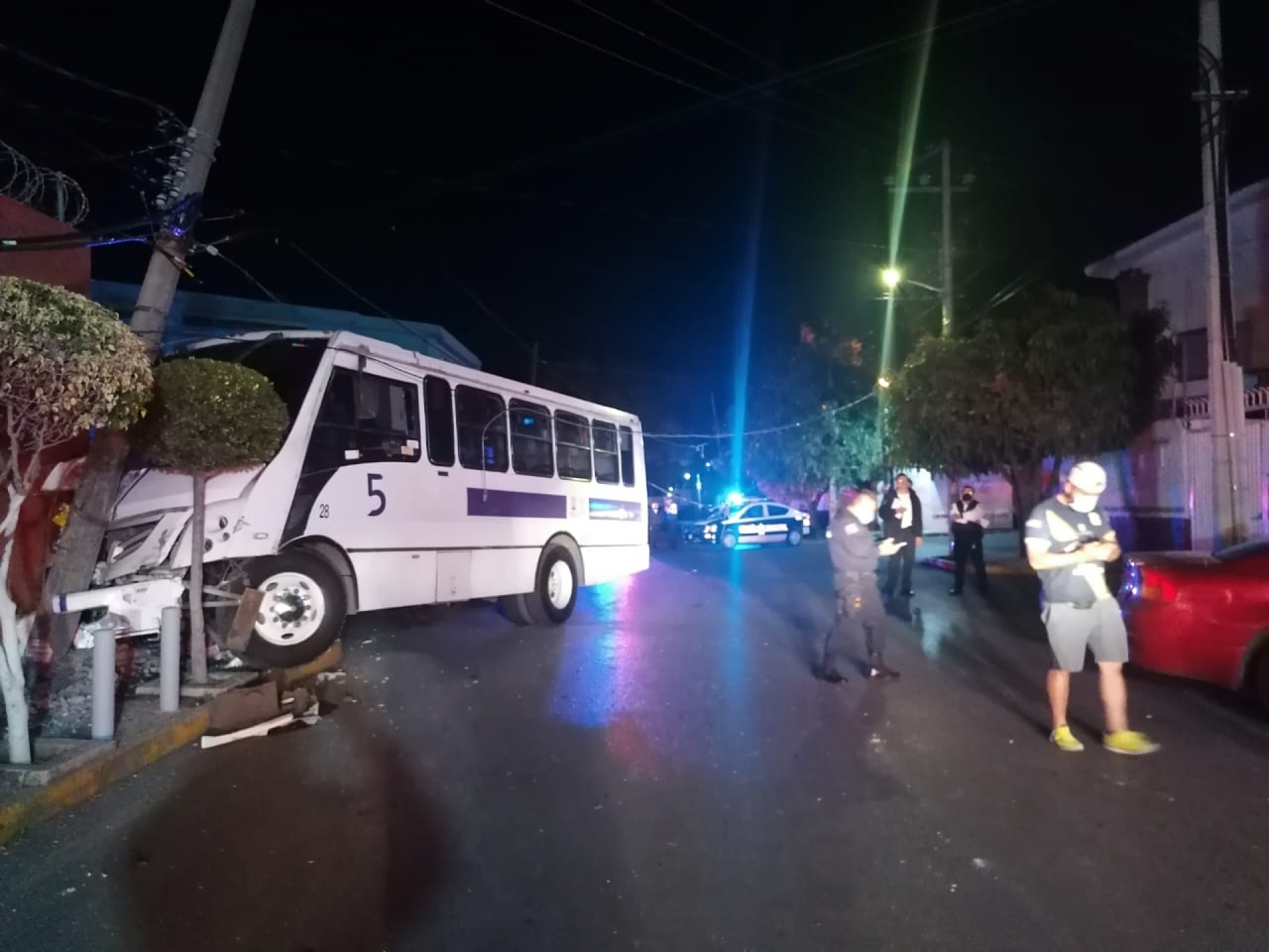 Dos heridos tras accidente de tres vehículos en la colonia Recursos Hidráulicos