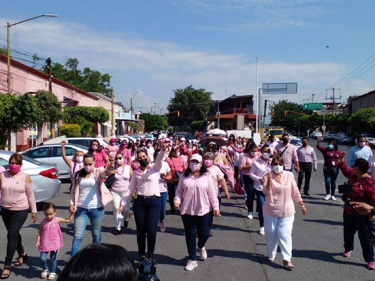 Inician conmemoración de lucha contra el cáncer de mama