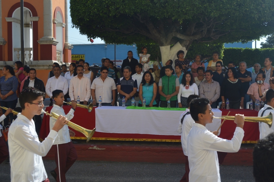 Realizan en Jonacatepec desfile por el 99 aniversario de la promulgación de la  Constitución mexicana