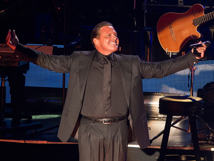 Luis Miguel cancela un concierto en México DF en mitad de su actuación