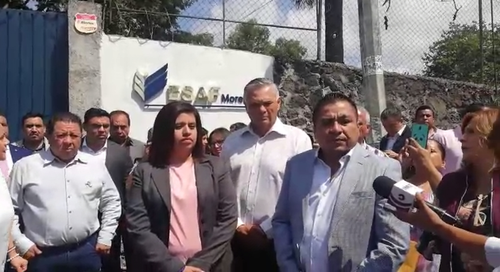 13 de 20 diputados locales ingresaron hoy a las oficinas de la ESAF, ante notaria