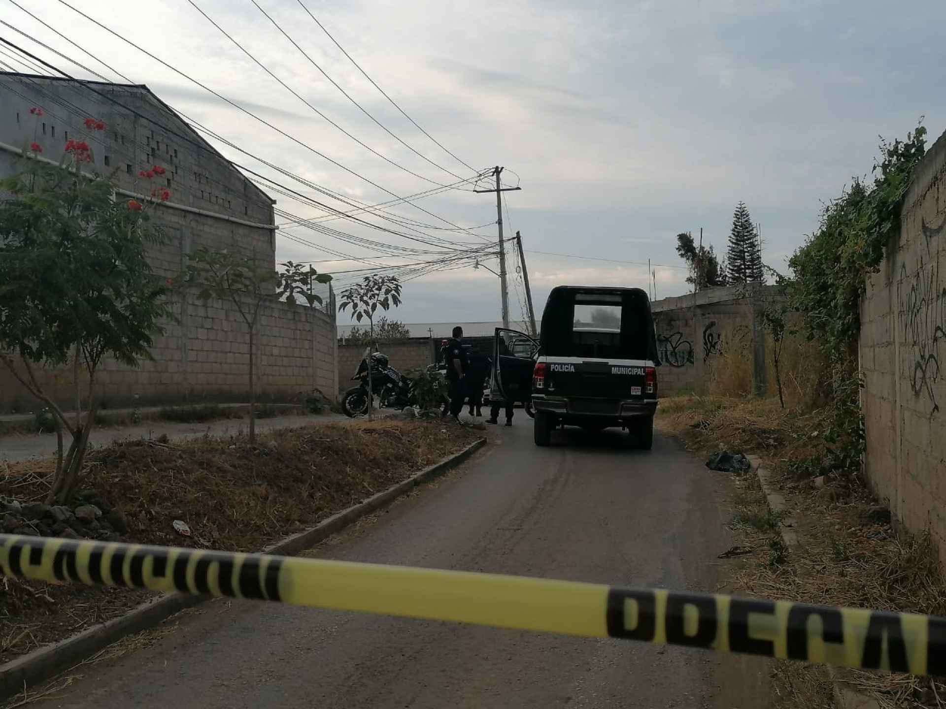 Encuentran un cadáver maniatado en la colonia Paraíso Montessori