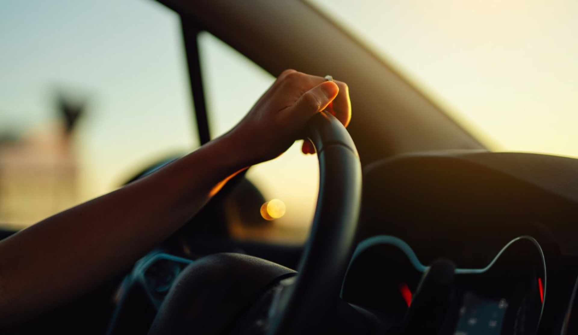 Mecánico explica cómo actuar si el volante vibra al conducir