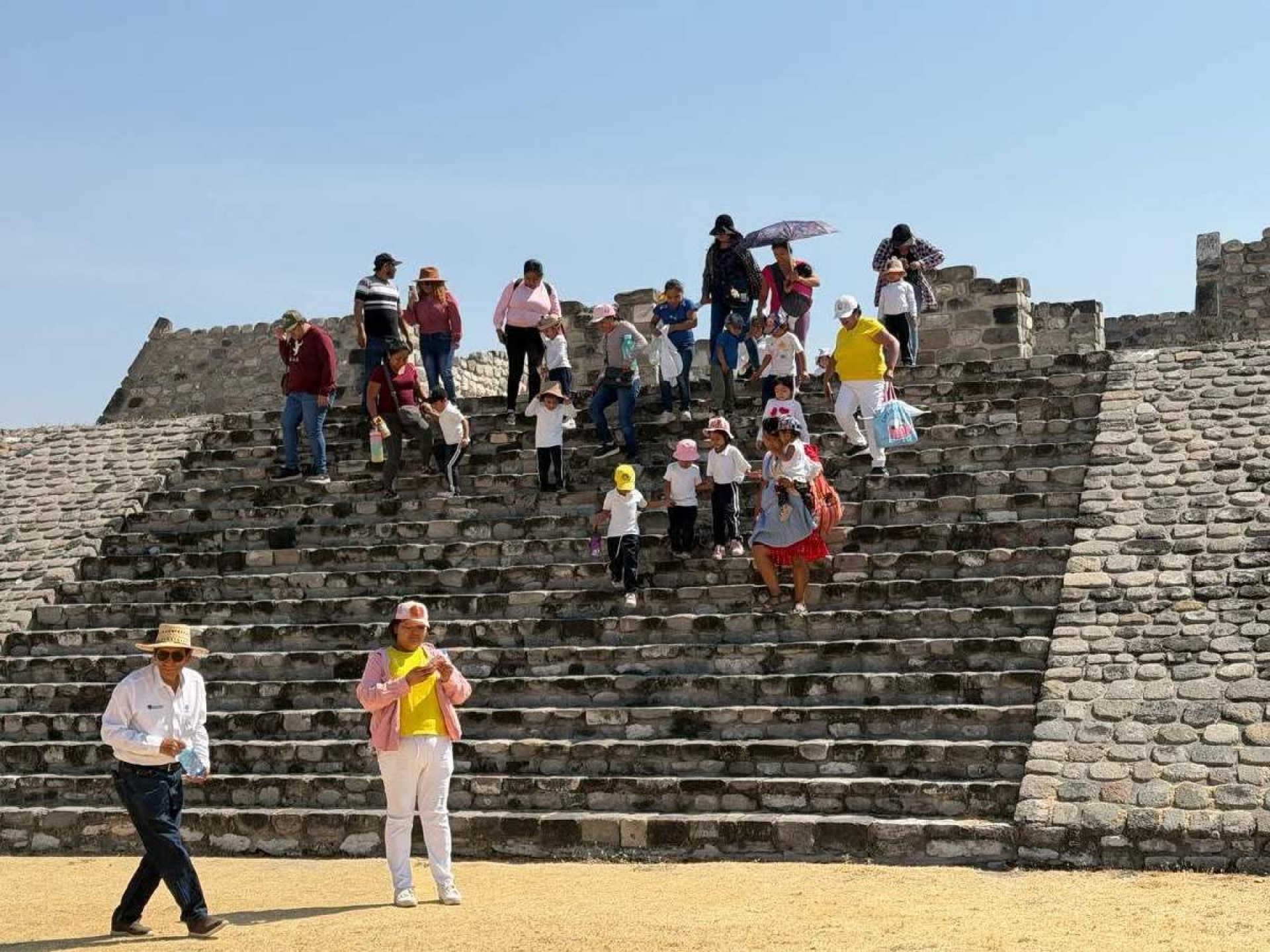 Conmemoran Día Internacional de la Lengua Materna en Xochicalco