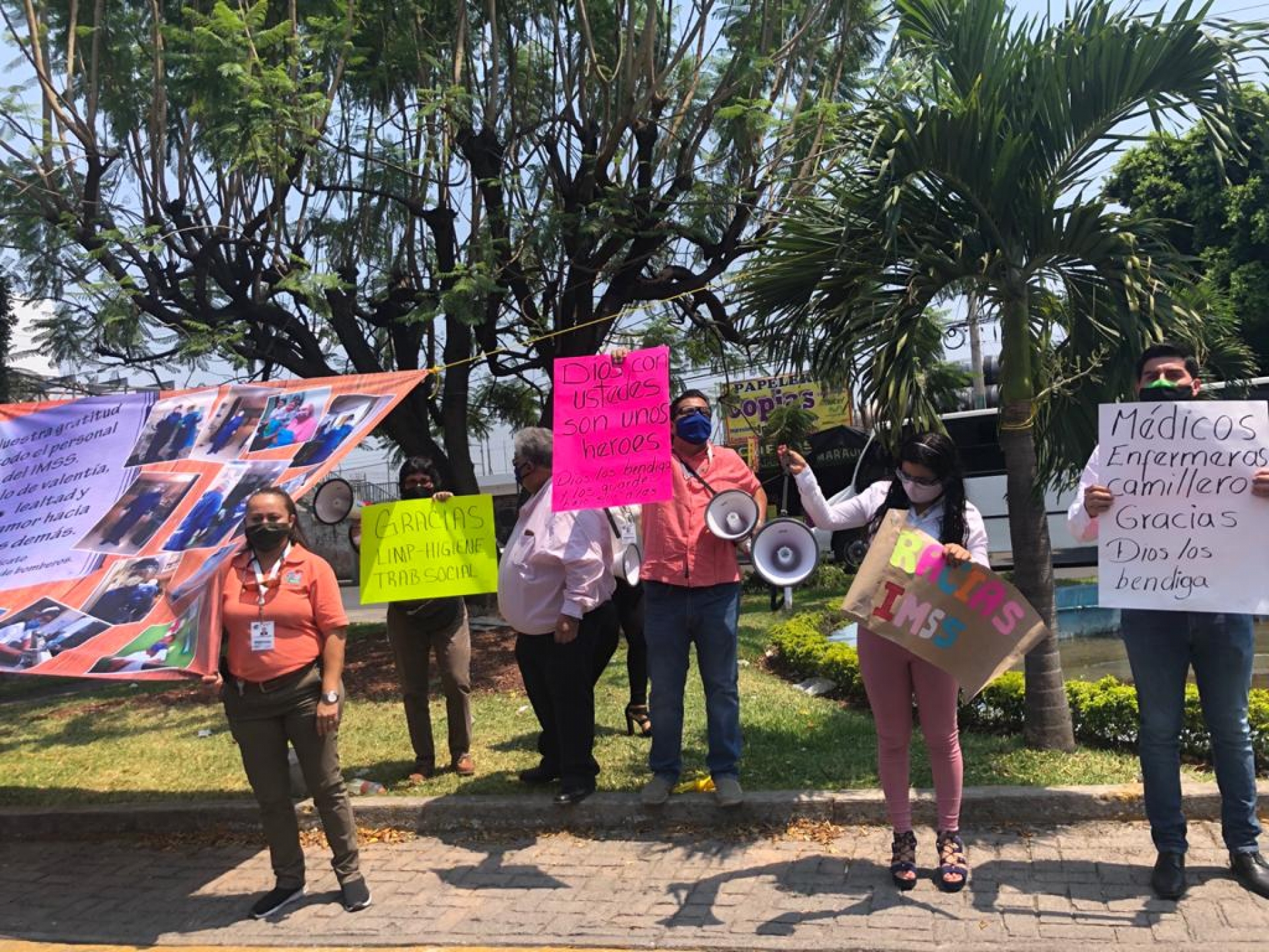 Miembros del SNTSS manifestaron su apoyo al personal que enfrenta al covid-19