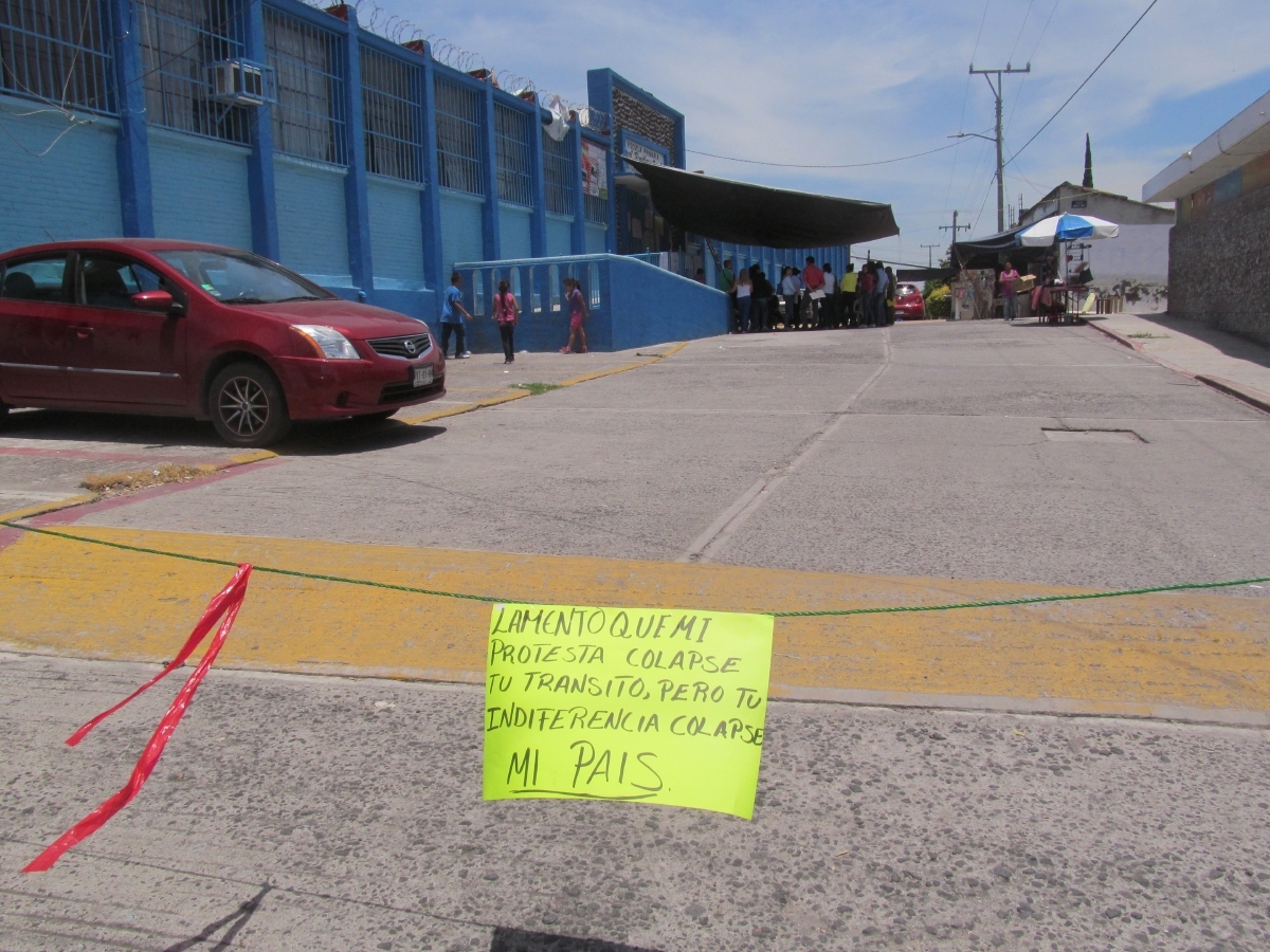 Mantienen plantón en primaria de Tlaltizapán