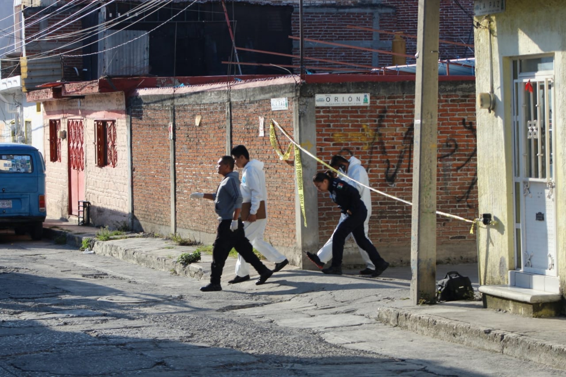 Hallan cuatro cadáveres en un automóvil, en Tejalpa