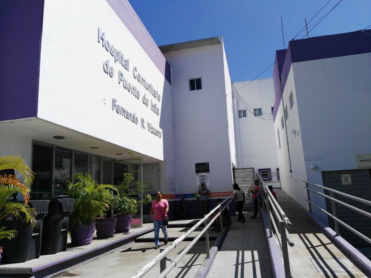 Protestan por el despido de 15 empleados del hospital comunitario de Puente de Ixtla