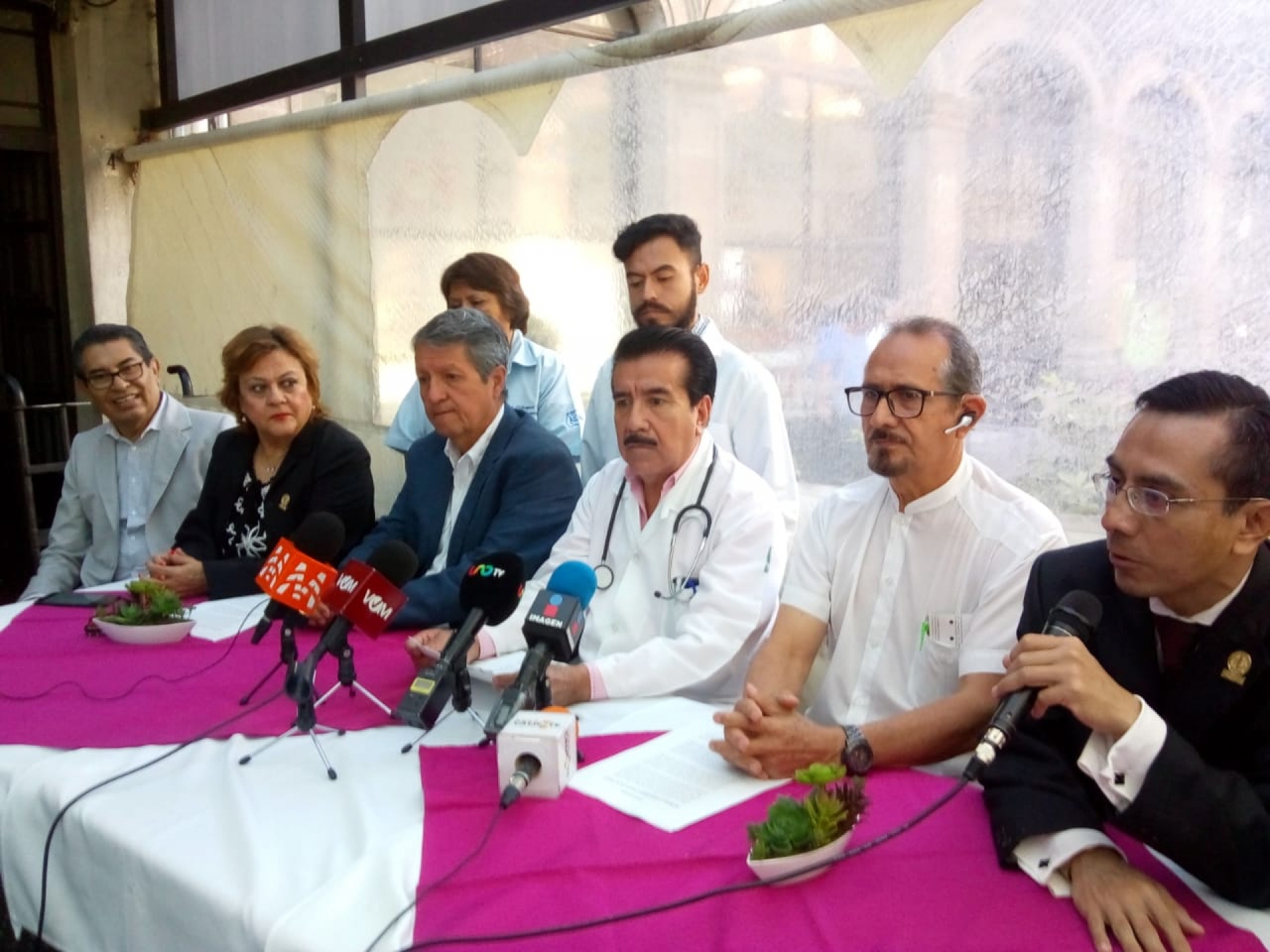 Denuncian que se violan derechos humanos de médicos