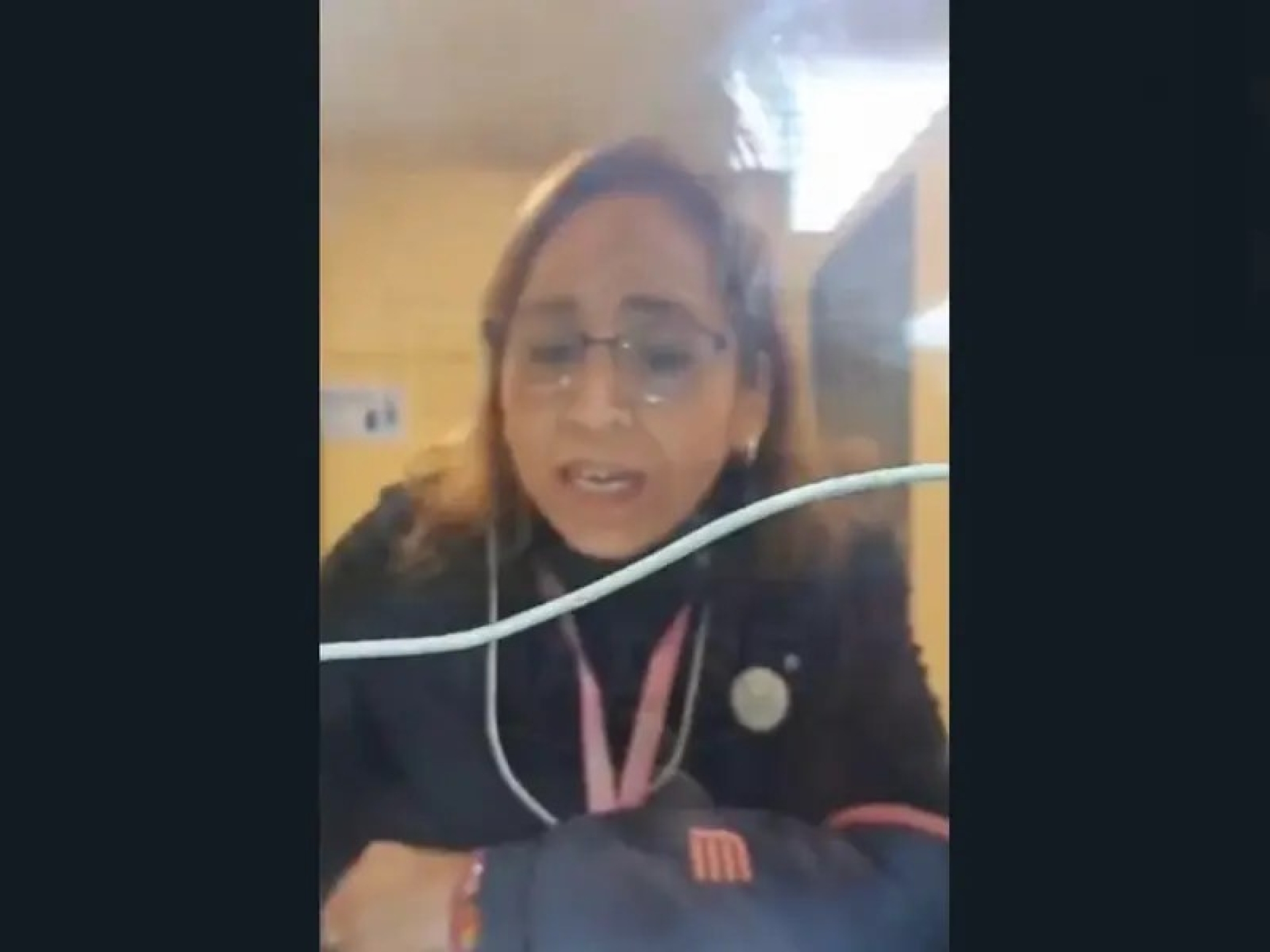 Viral: taquillera del Metro llama 'jodida' a usuaria por monedas