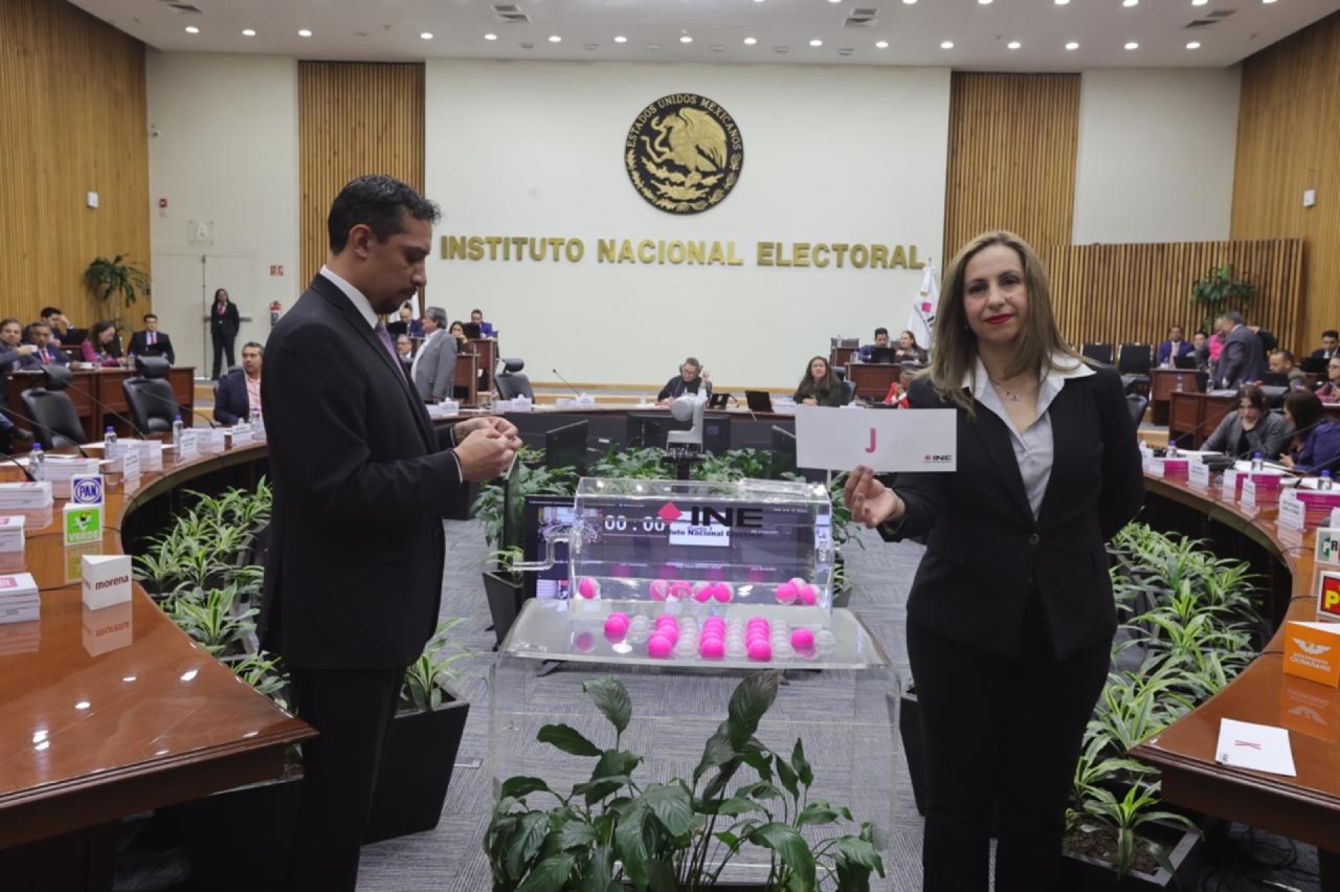 Sortea INE letra 'J' para selección de personas funcionarias de casilla para elección del PJF y locales 2024-2025