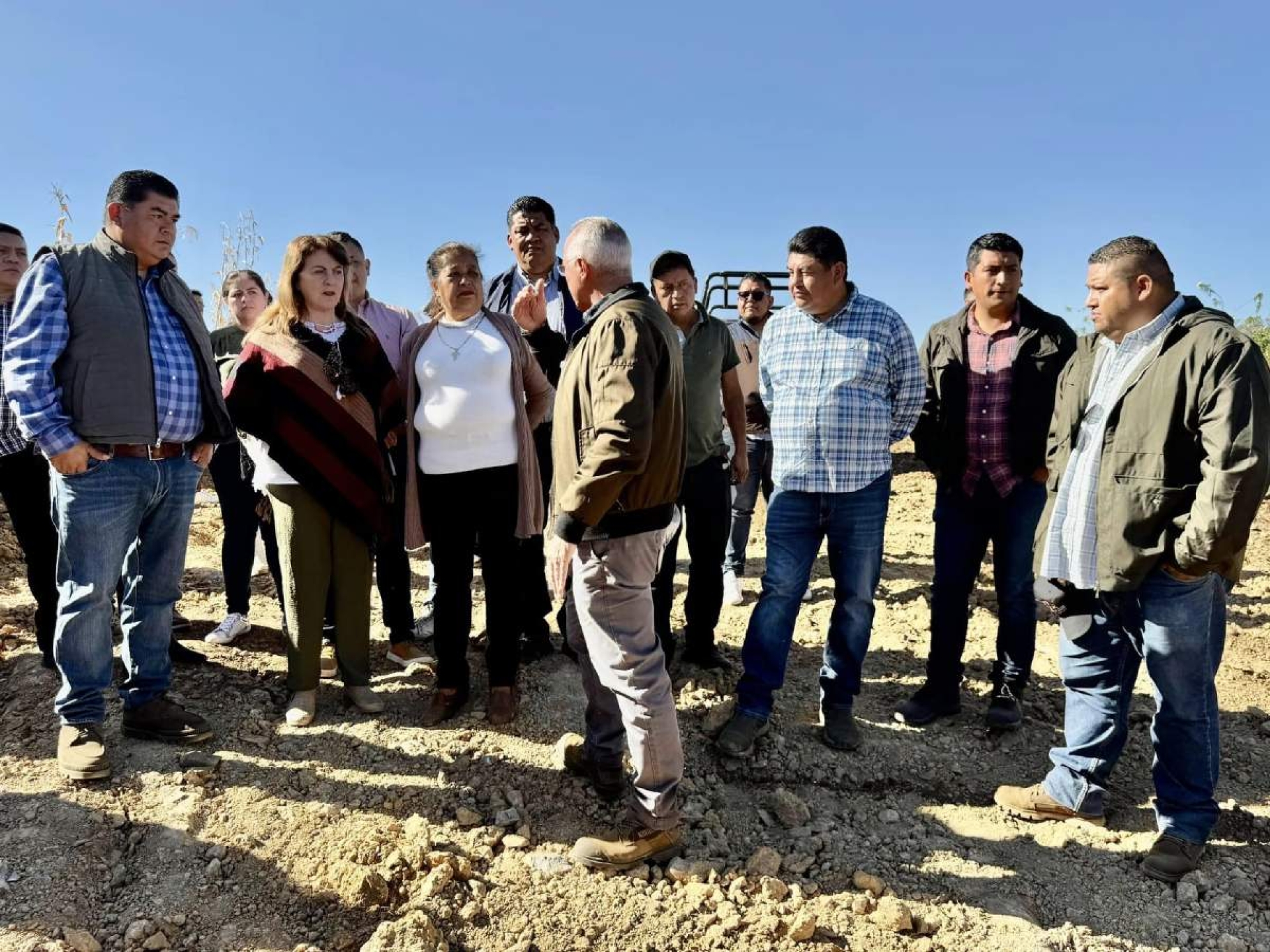 Avanza construcción del camino “El 11” en la región oriente