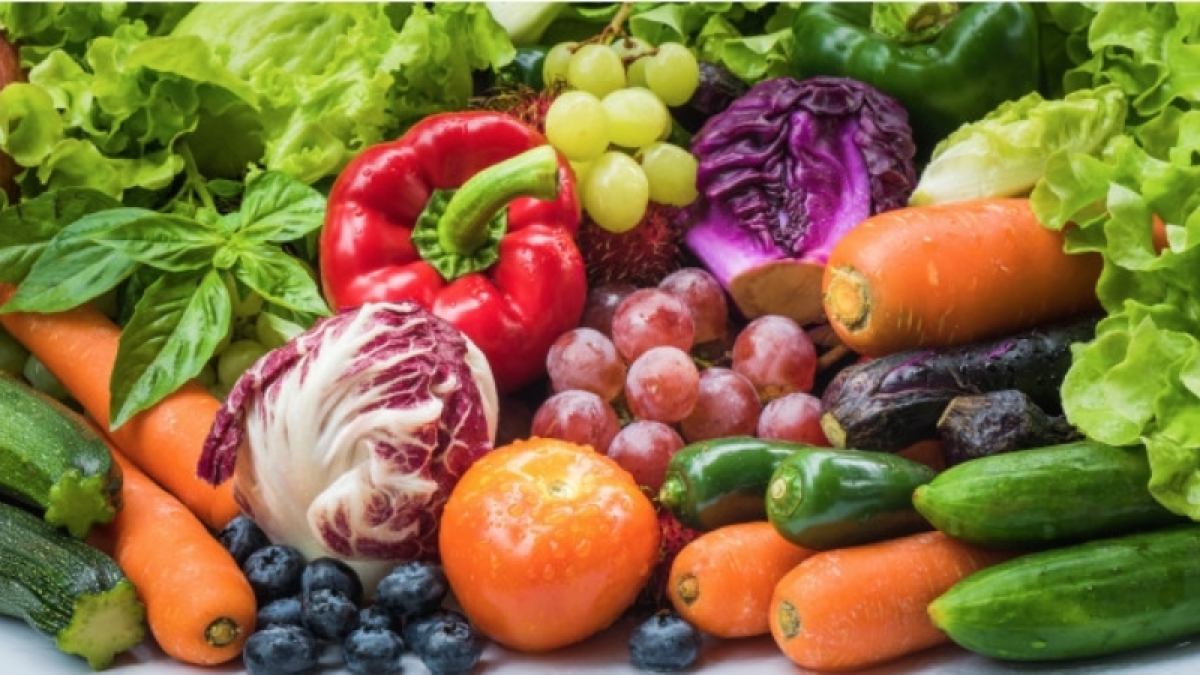 3 desinfectantes naturales y caseros que puedes hacer para tus verduras y frutas