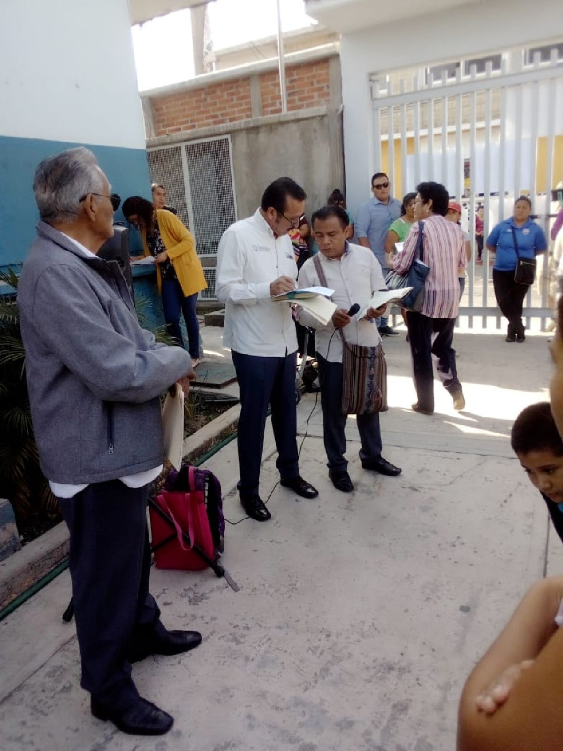 Destituyen a directora de la primaria de la colonia Benito Juárez