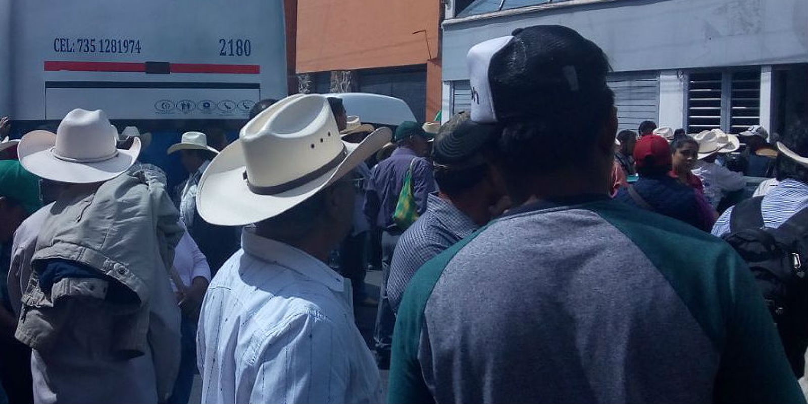 Protestan campesinos de la zona oriente en la Conagua