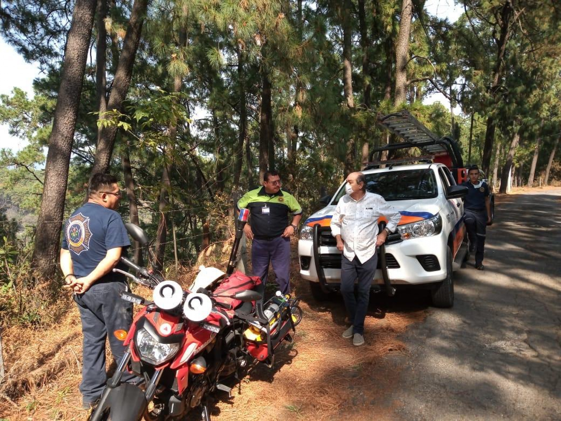 Apoya PC Cuernavaca labores en la colonia Del Bosque por incendio forestal