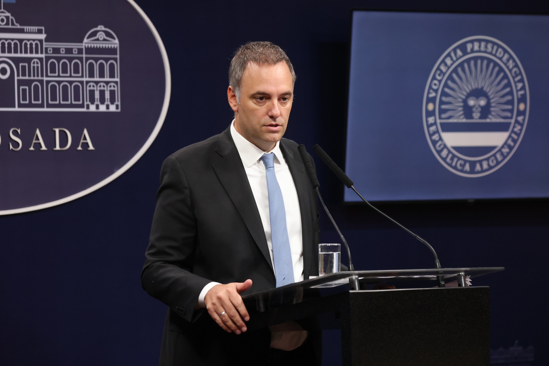 Argentina prohíbe tratamientos de cambio de género en menores