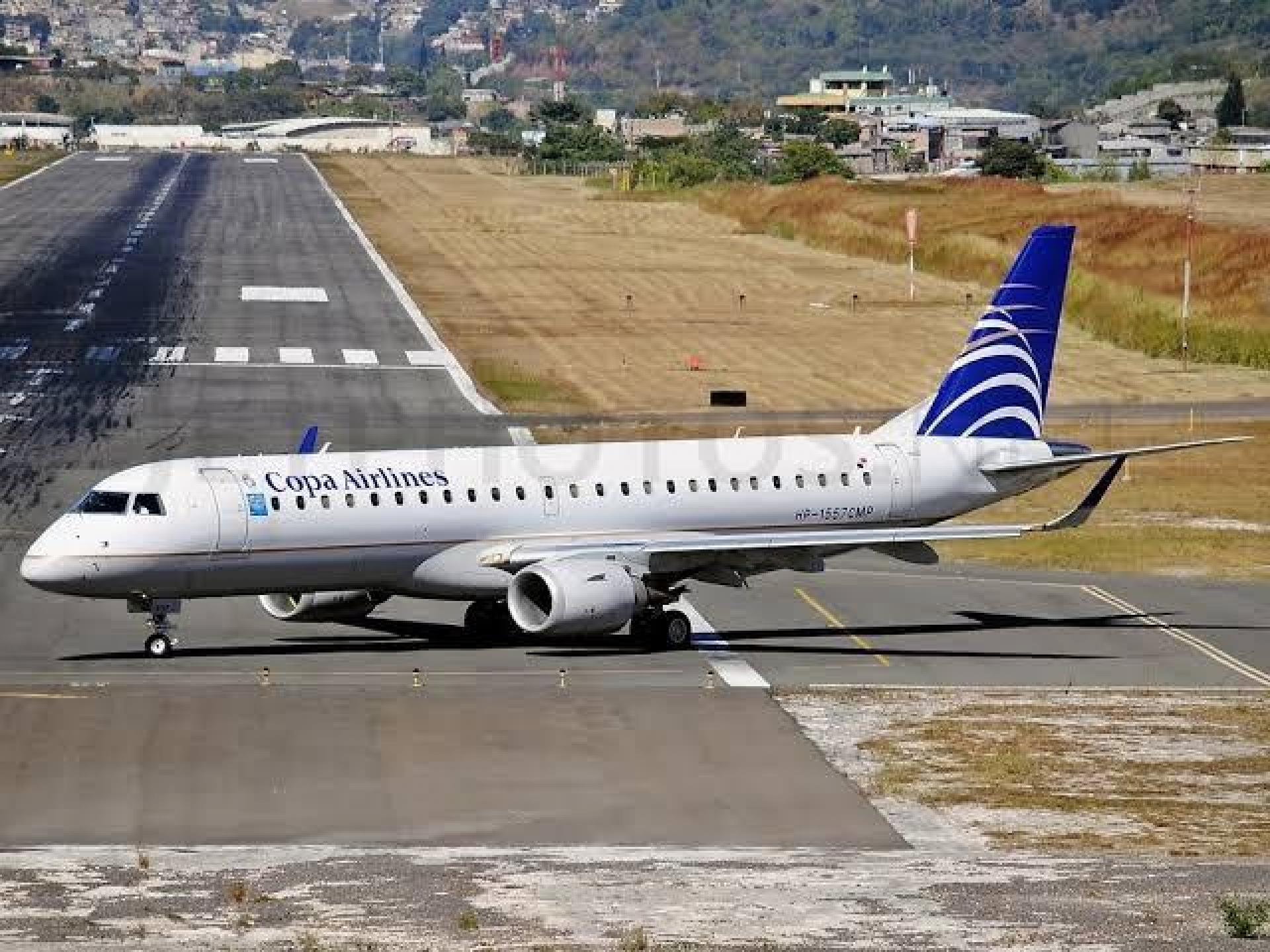 Avión de Copa Airlines realiza aterrizaje de emergencia en el Aeropuerto de la CDMX