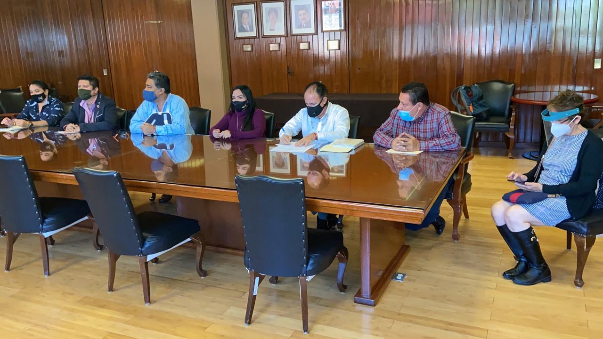 Acuerdan IEBEM y SNTE solución para maestros de telesecundaria