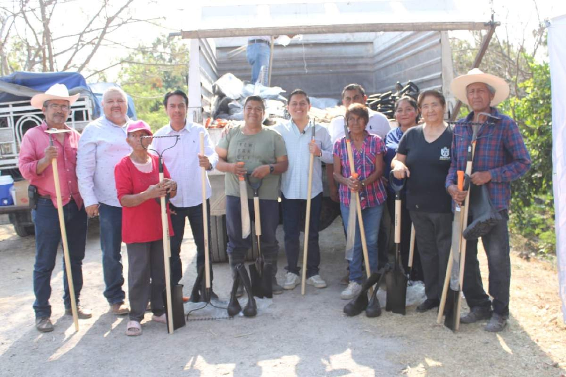 Entregan herramientas a productores 'pacholeros' de Jojutla