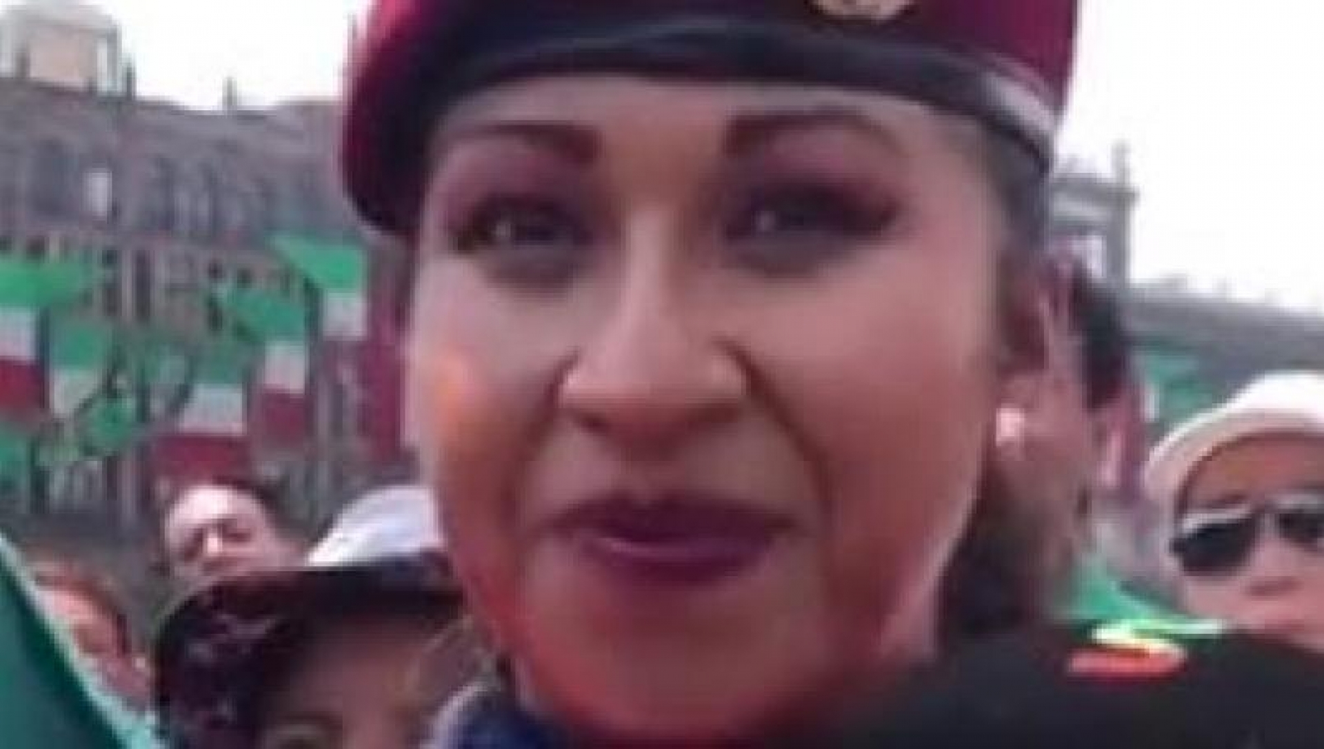 VIDEO: Cecilia Canto, la primera mujer paracaidista en participar en un desfile militar