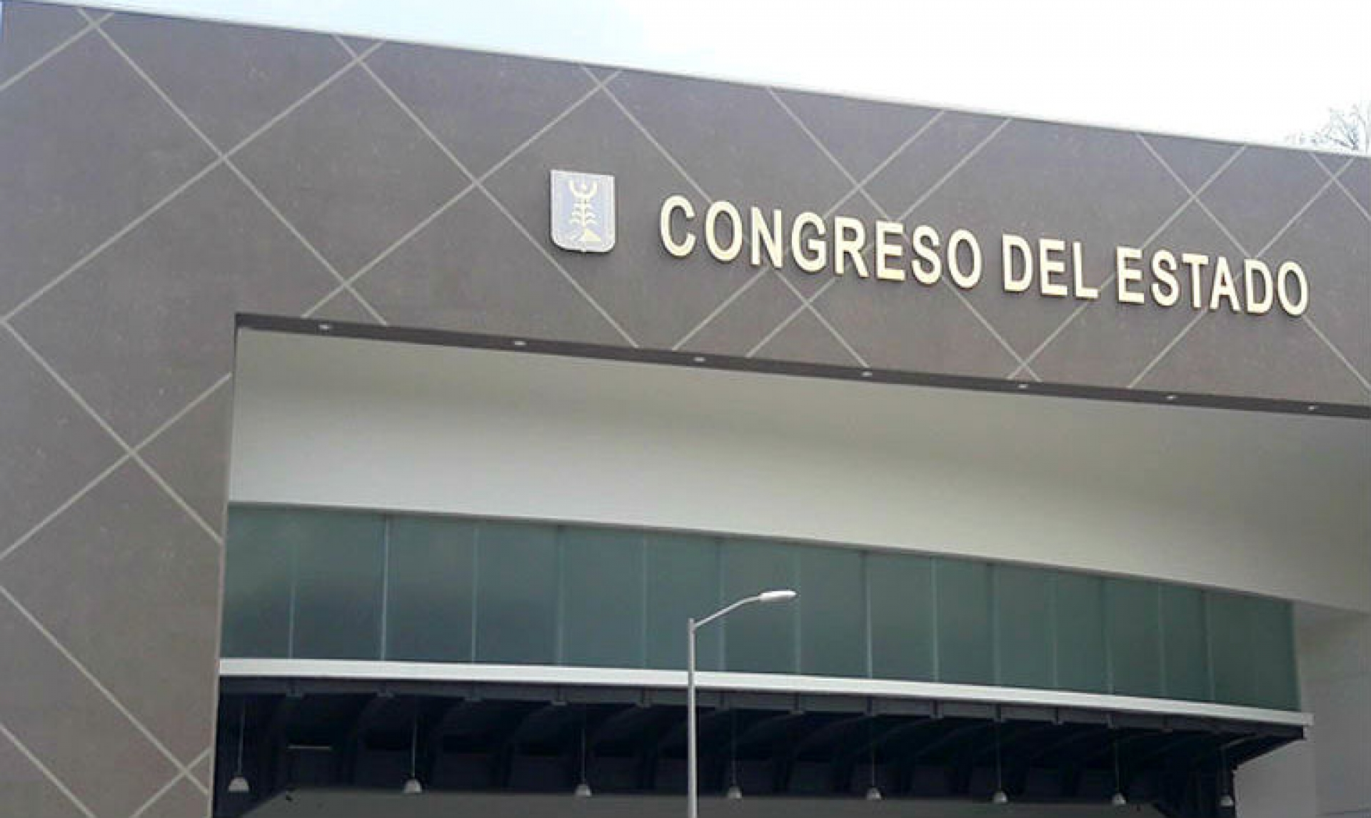 Remueven diputados de su cargo a vicepresidenta de la Mesa Directiva