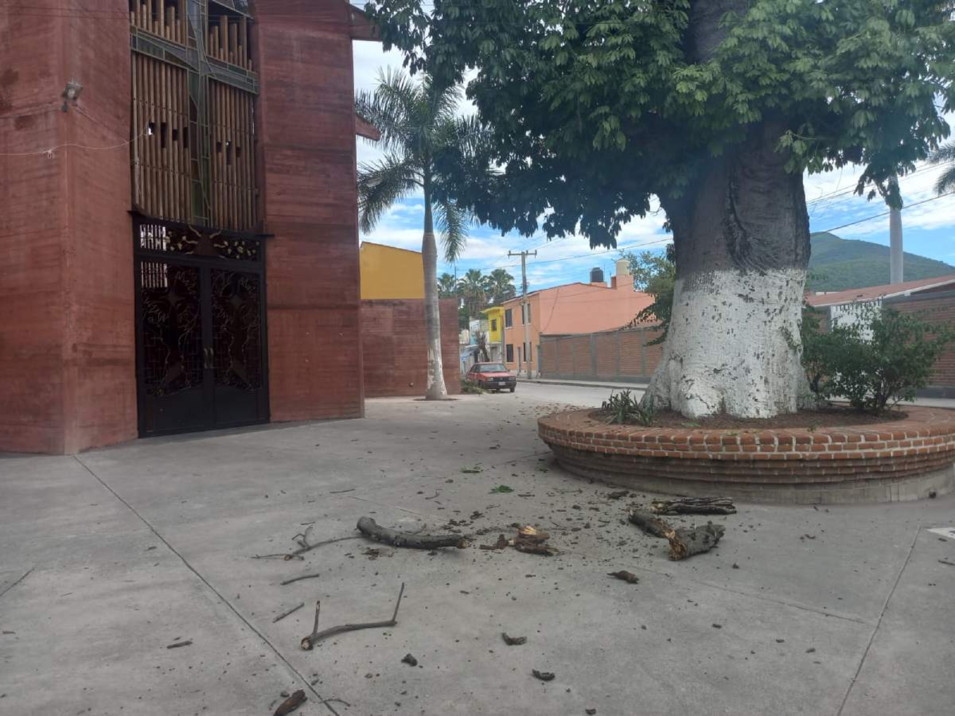 El sismo hizo “tronar” la Tierra, aseguran vecinos