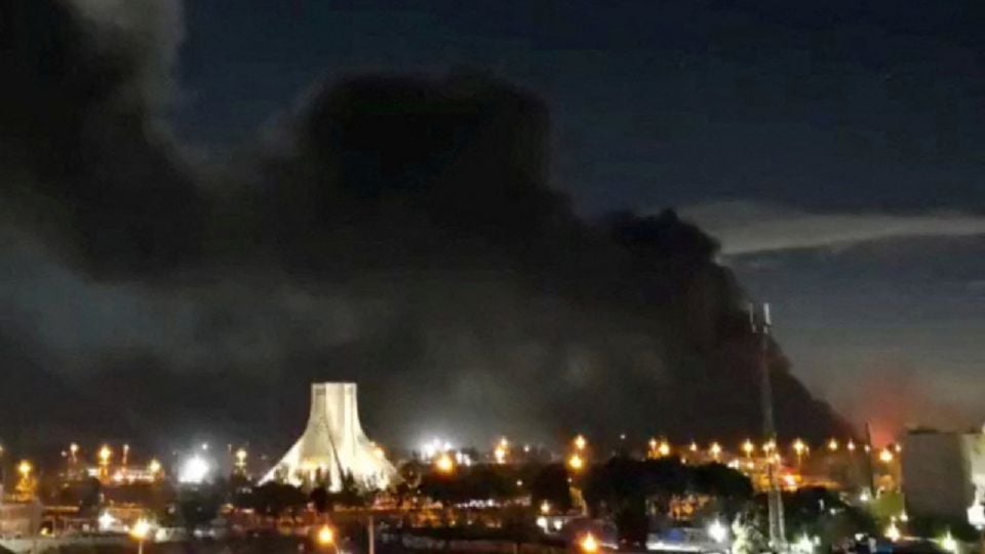 Ataque aéreo de Israel y EU golpea plantas petroquímicas en Irán