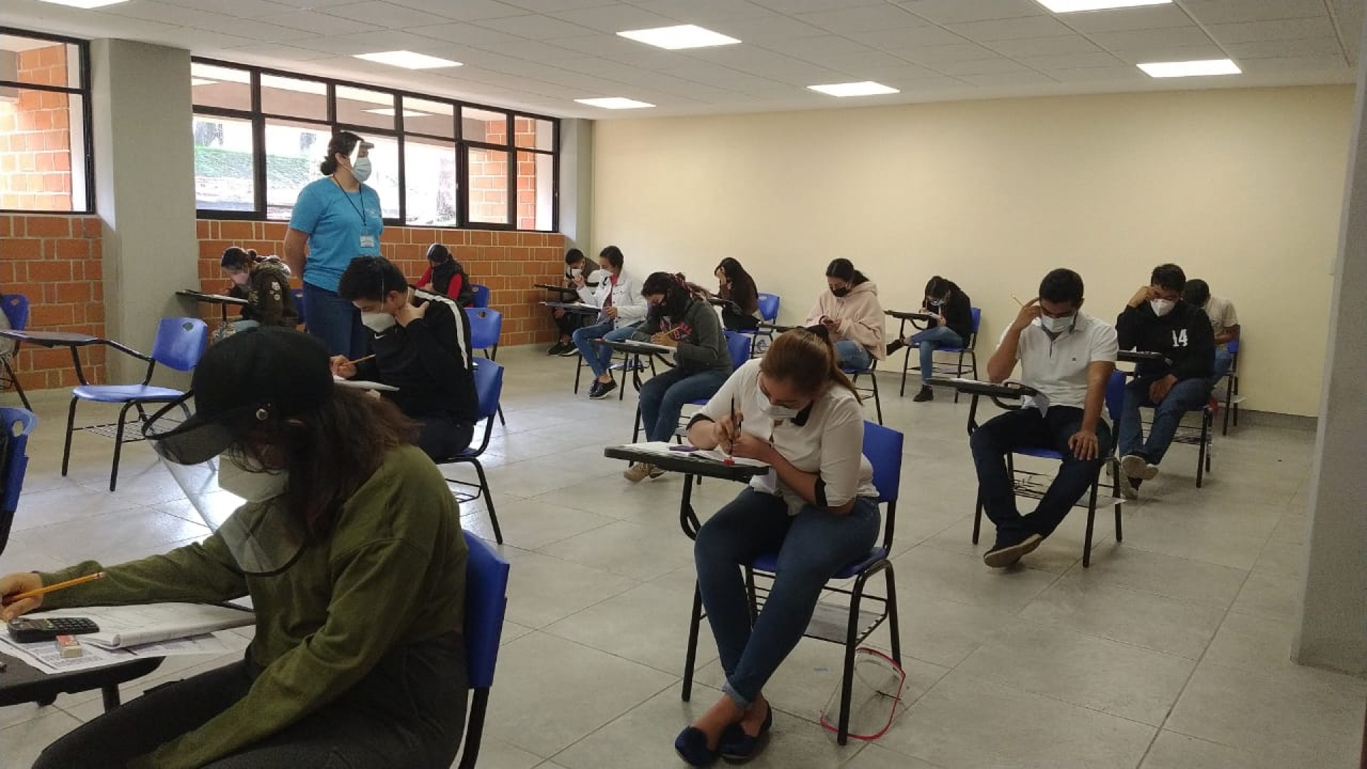 Sin contratiempos inició en la UAEM el examen de admisión de aspirantes a nivel superior