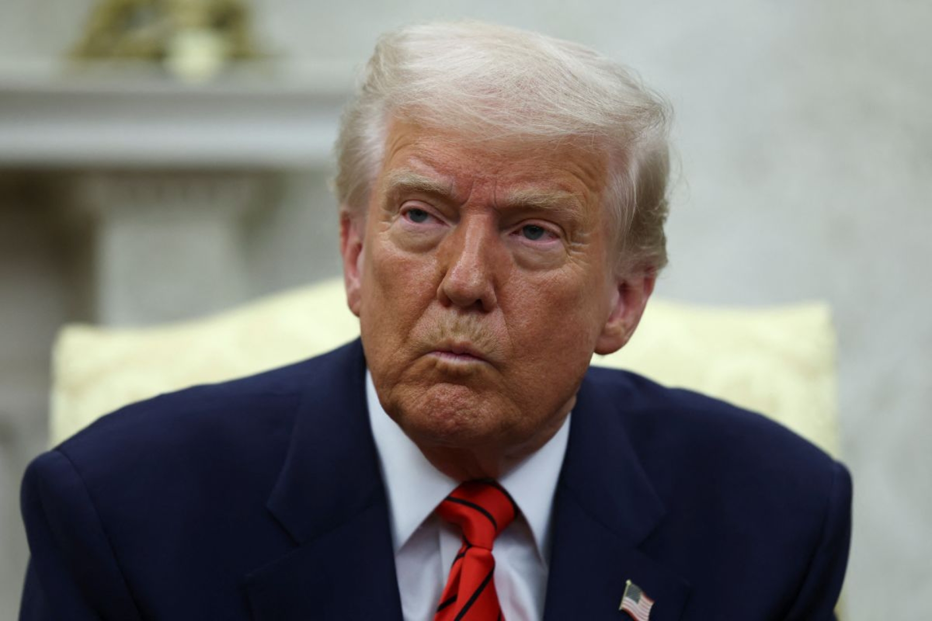 Juez ordena reincorporación de empleados despedidos en gobierno de Trump