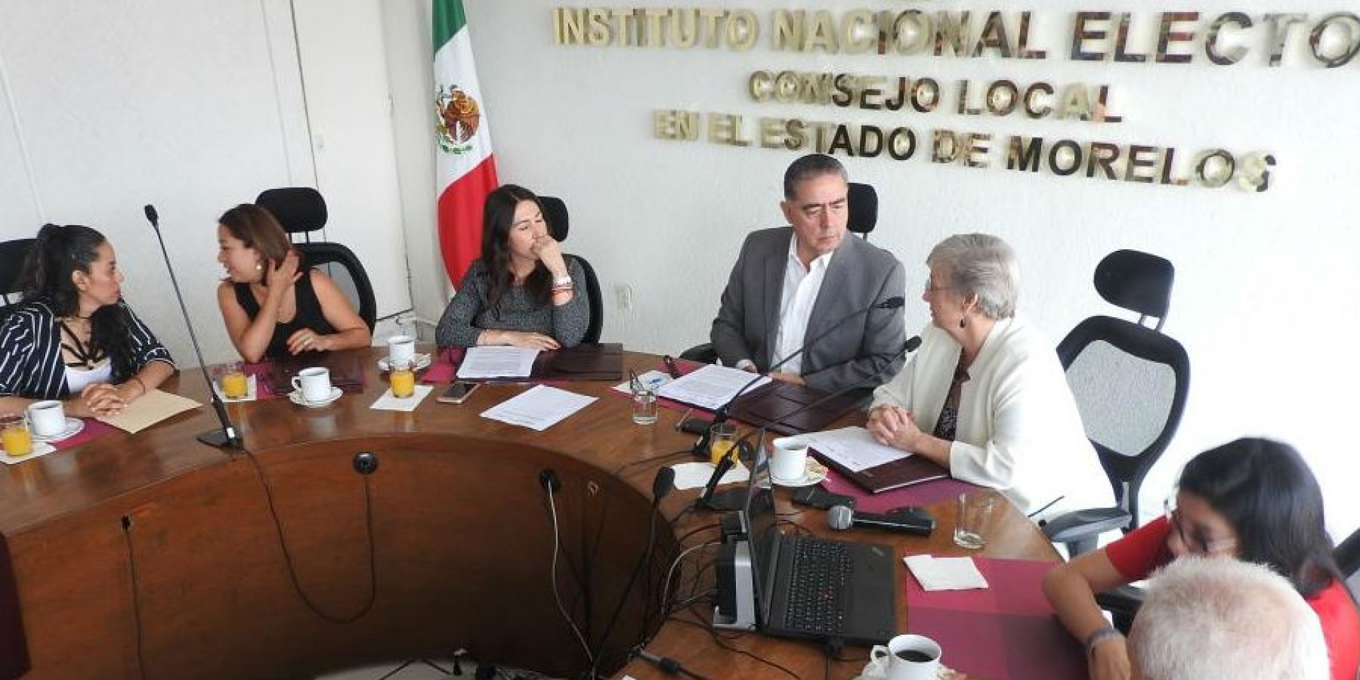 Firma INE acuerdo con Educación para que en 417 planteles se instalen casillas