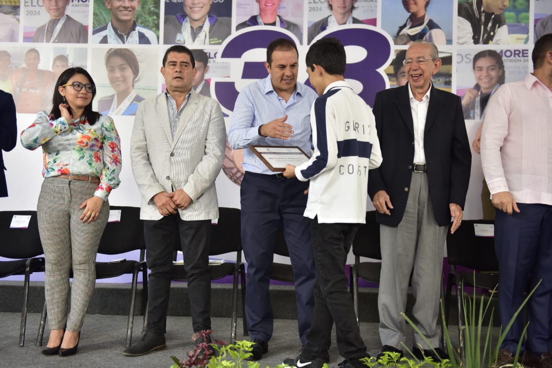 Entrega gobernador reconocimientos a participantes en la olimpiada nacional y juvenil 2019