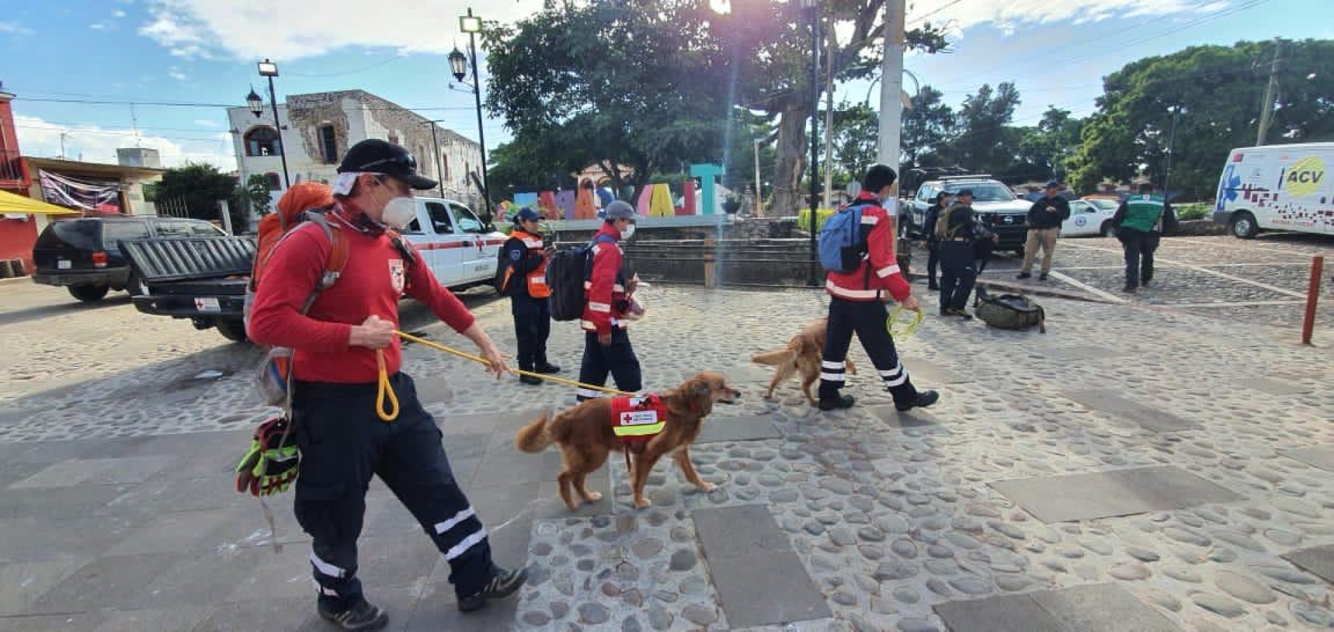 Buscan rescatistas a hombre de la tercera edad, en Tlayacapan
