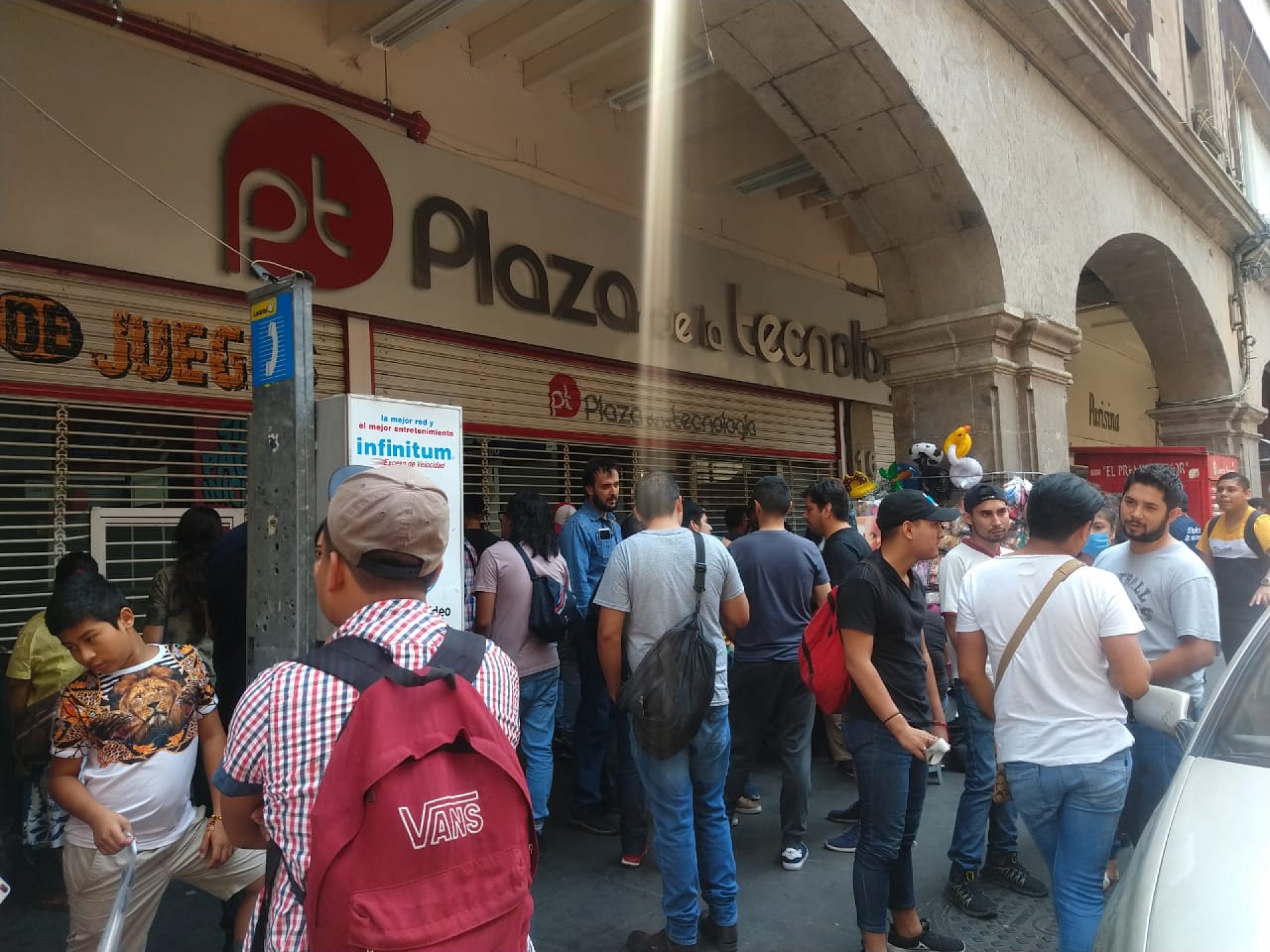Cierran locatarios de la Plaza de la Tecnología, en el centro de Cuernavaca