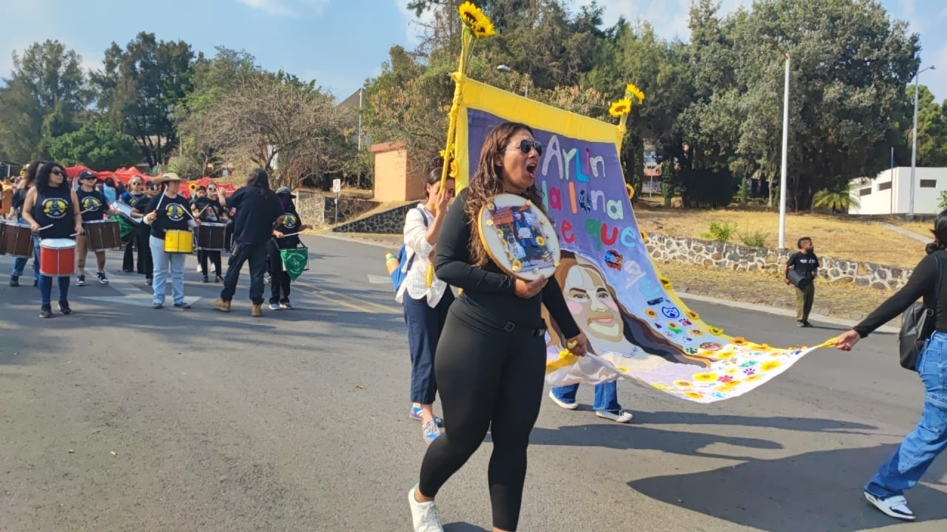 Marchan estudiantes de la UAEM a un año del feminicidio de Aylin