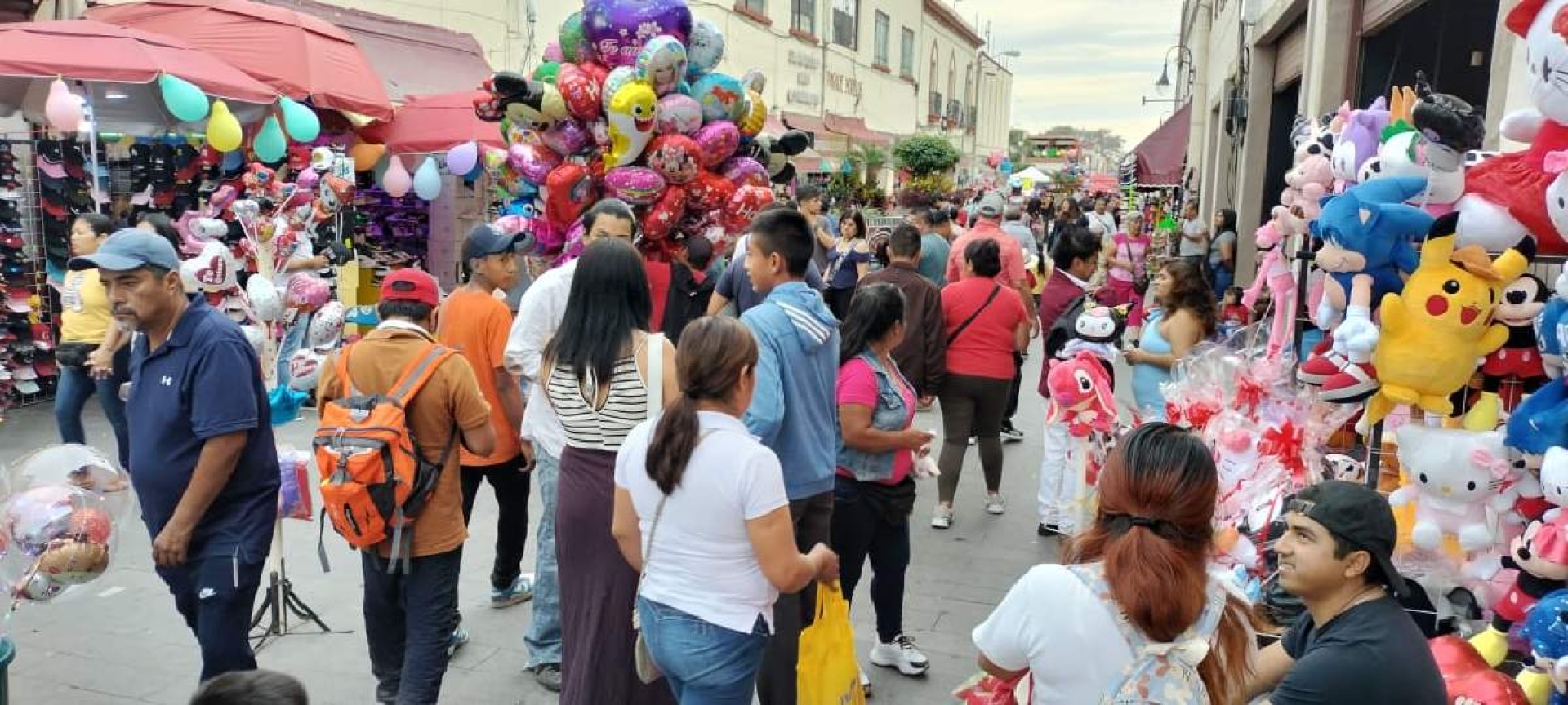 Repuntan ventas por el Día del Amor y la Amistad en Cuautla
