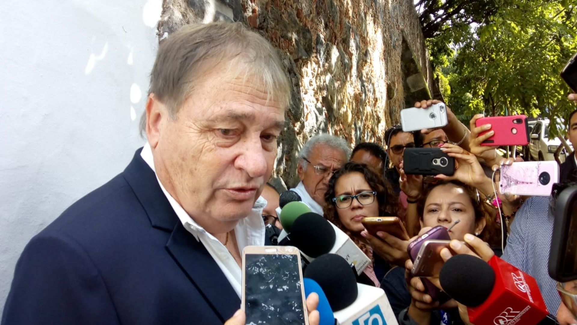 Efectúan tercera reunión de comisiones de transición