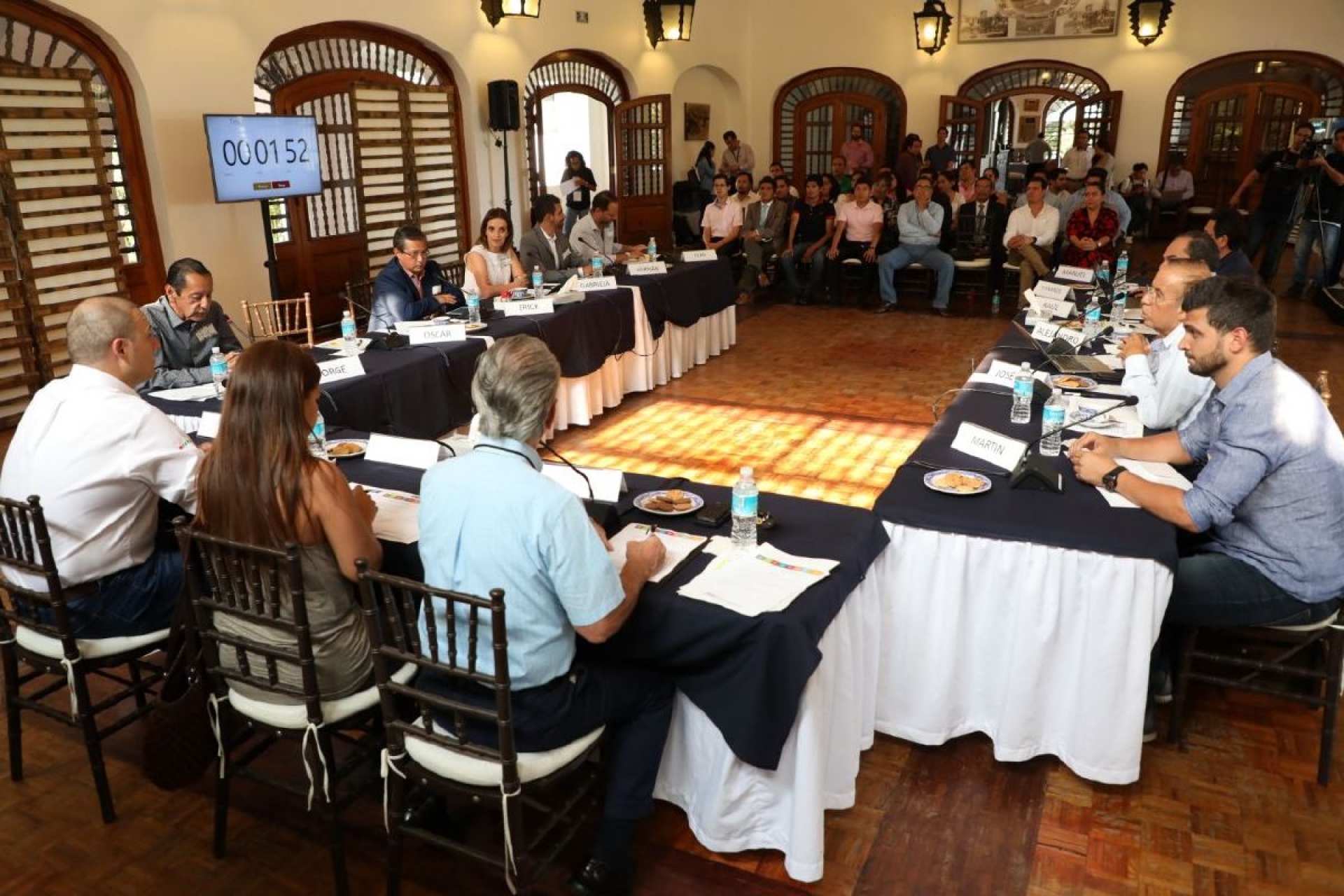 Empresarios y académicos debaten sobre educación de calidad