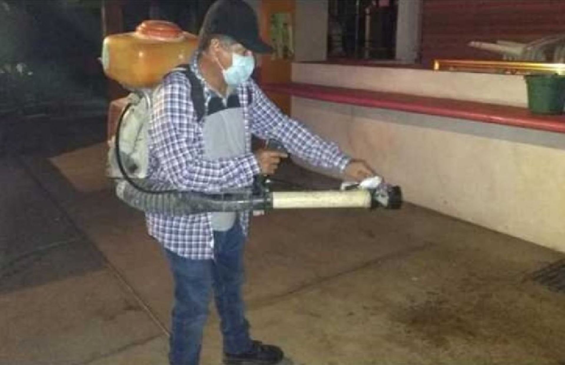Fumigan mercados y tianguis en Yautepec