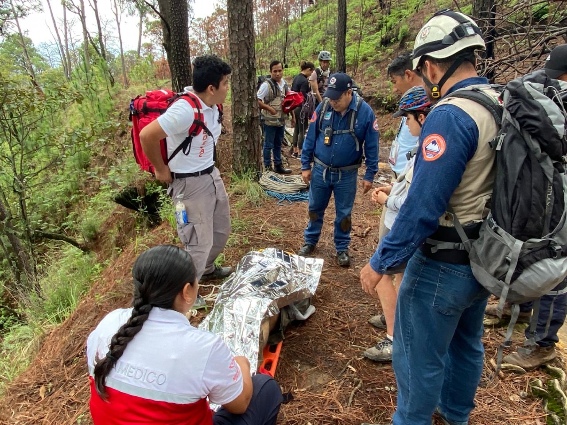 Realiza CEPCM rescate de hombre lesionado en zona forestal de Tetela del Monte