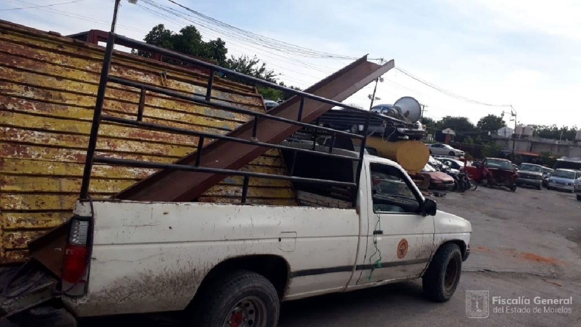 Los sorprendieron desvalijando un camión